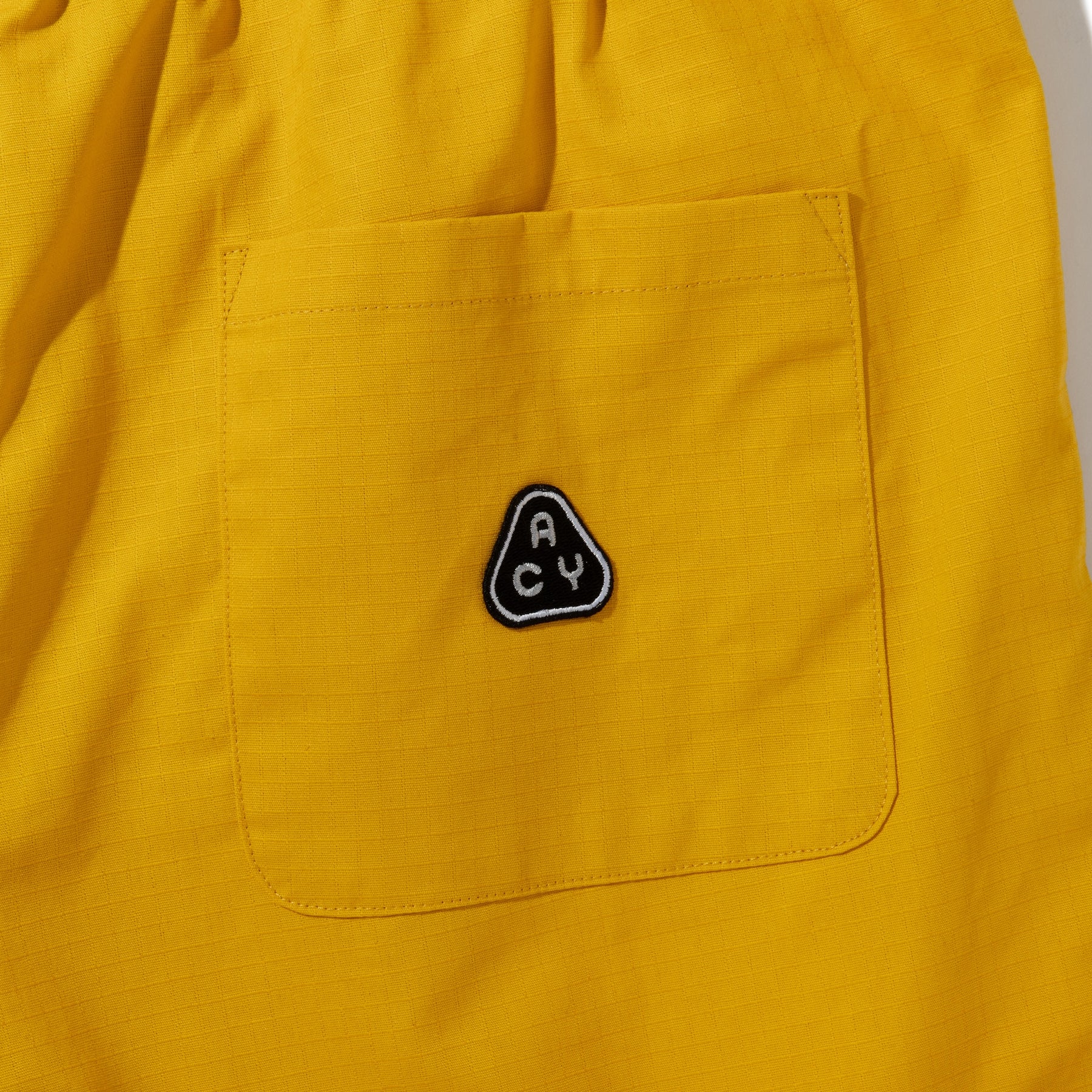 <span style="color: #f50b0b;">Last One</span> Acy / NEW BASIC SHORTS YELLOW