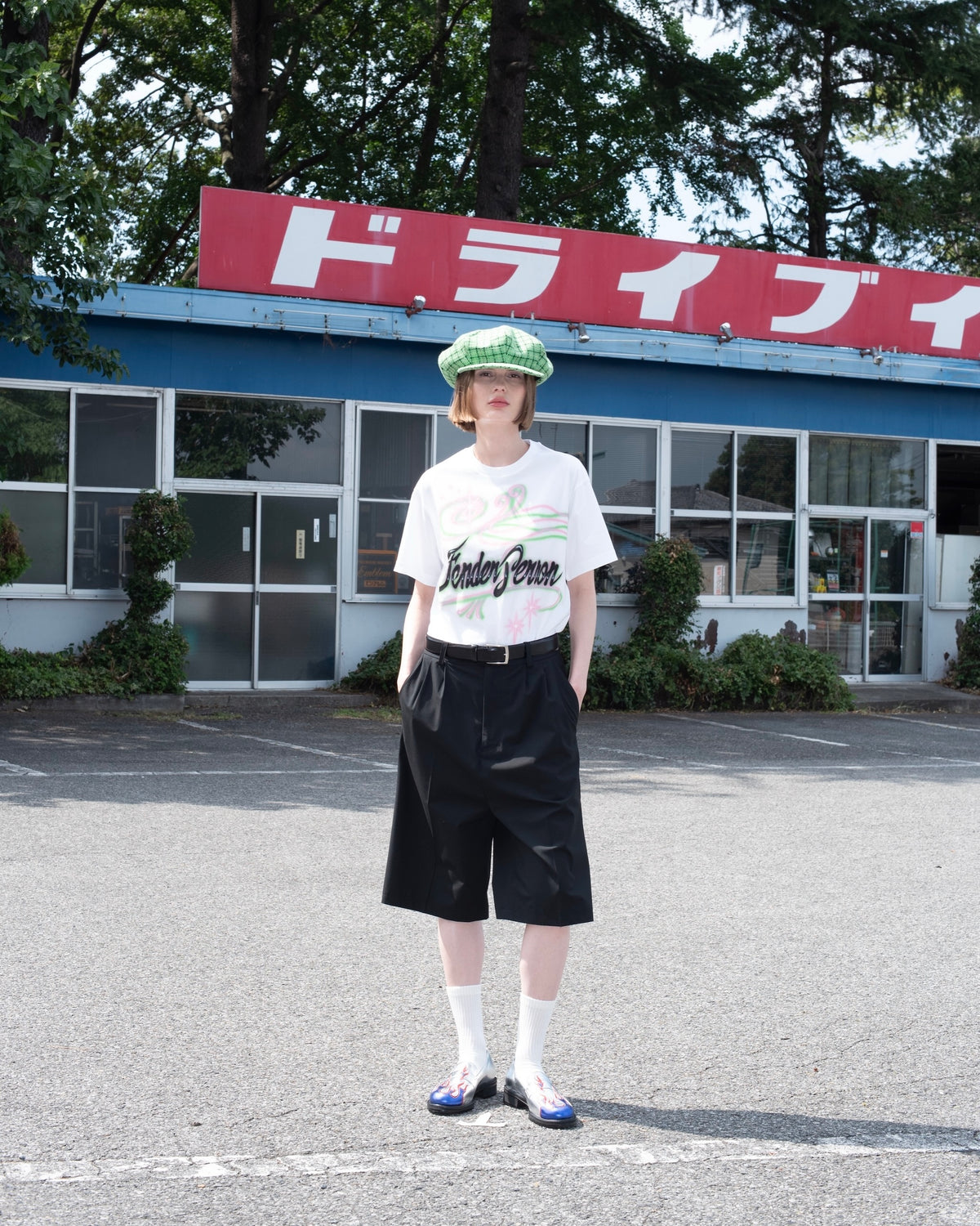 <span style="color: #f50b0b;">Last One</span> TENDER PERSON / AIRBRUSHED TEE WHITE