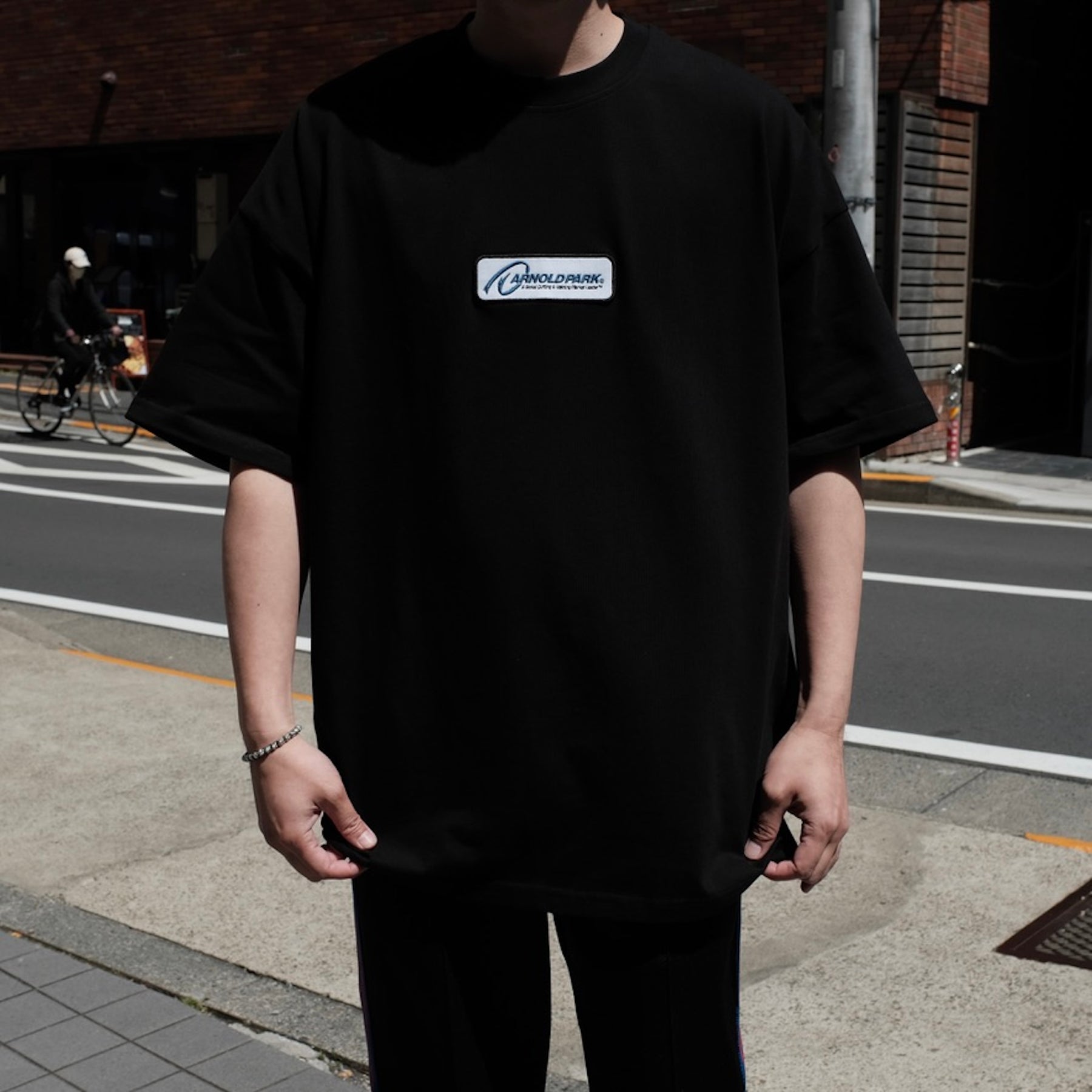 ARNOLD PARK STUDIOS / GLOBAL LEADER LOGO SS T BLACK
