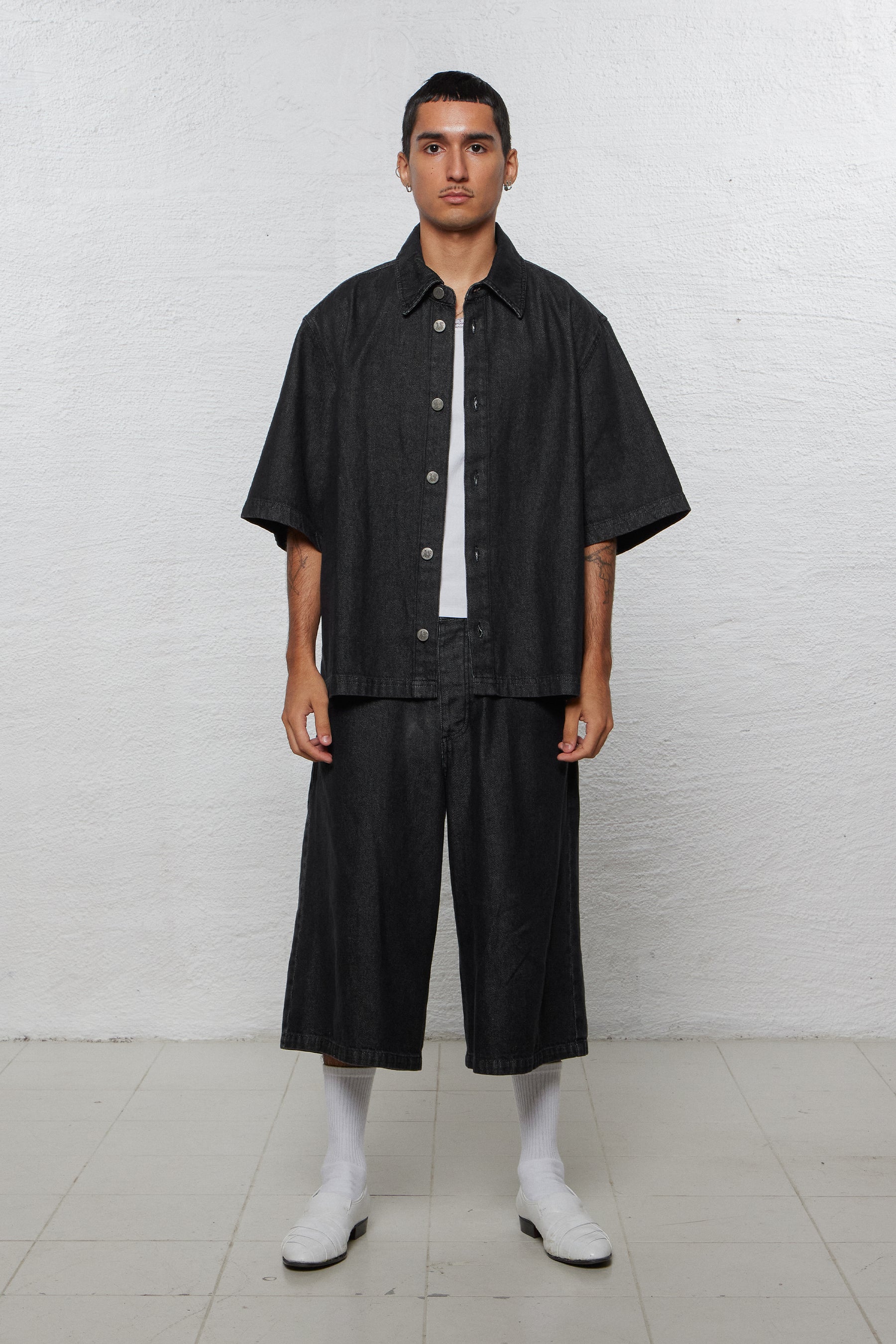 1313 SELAH / ANI DENIM SHIRT SHORTSLEEVED WASHED BLACK