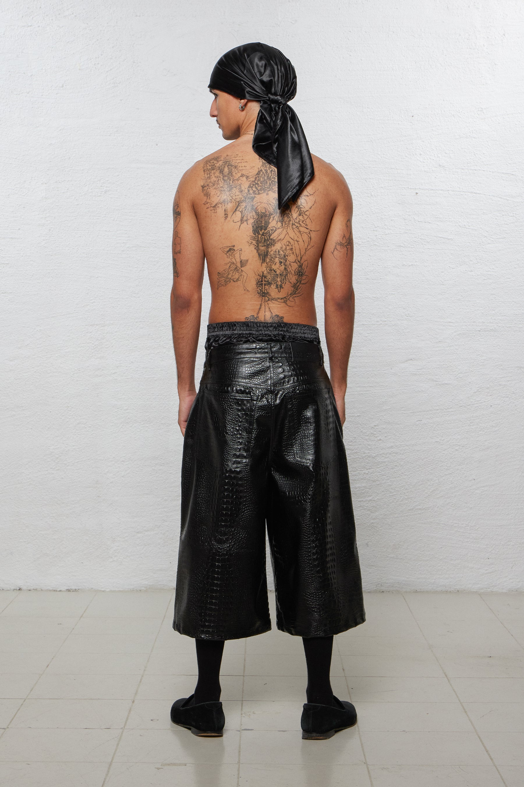 1313 SELAH / LUCA FAUX CROCODILE SHORTS BLACK