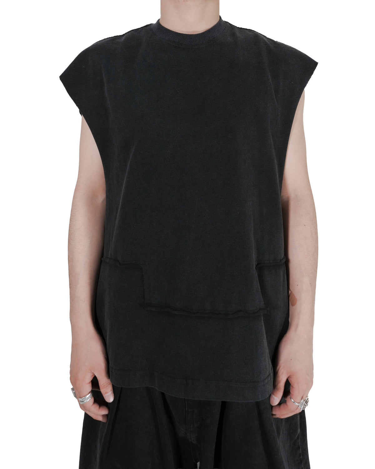 LUXENBURG / SHREDDED CASTLE TANK CHARCOAL