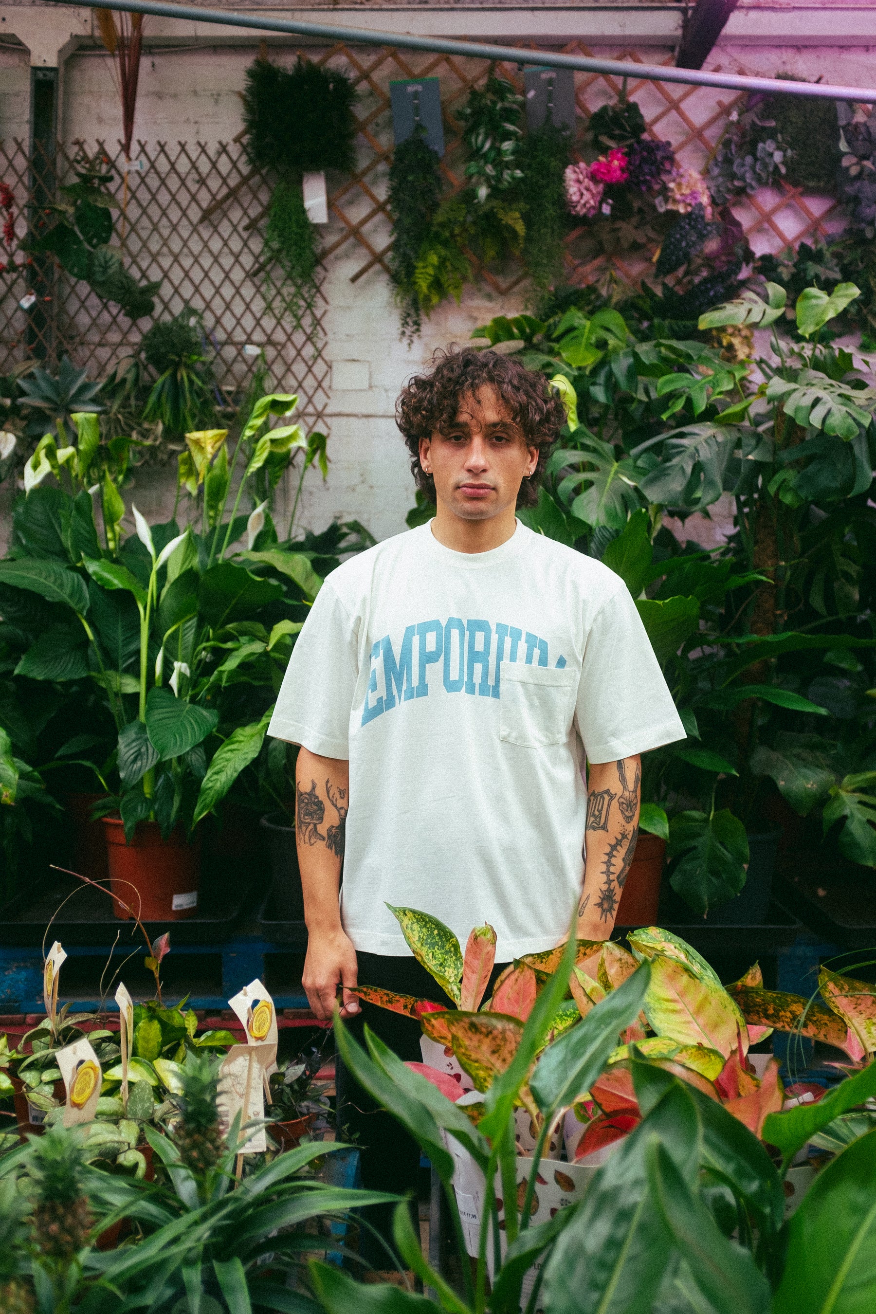 <span style="color: #f50b0b;">Last One</span> EMPORIUM / ARC LOGO POCKET T OFF WHITE