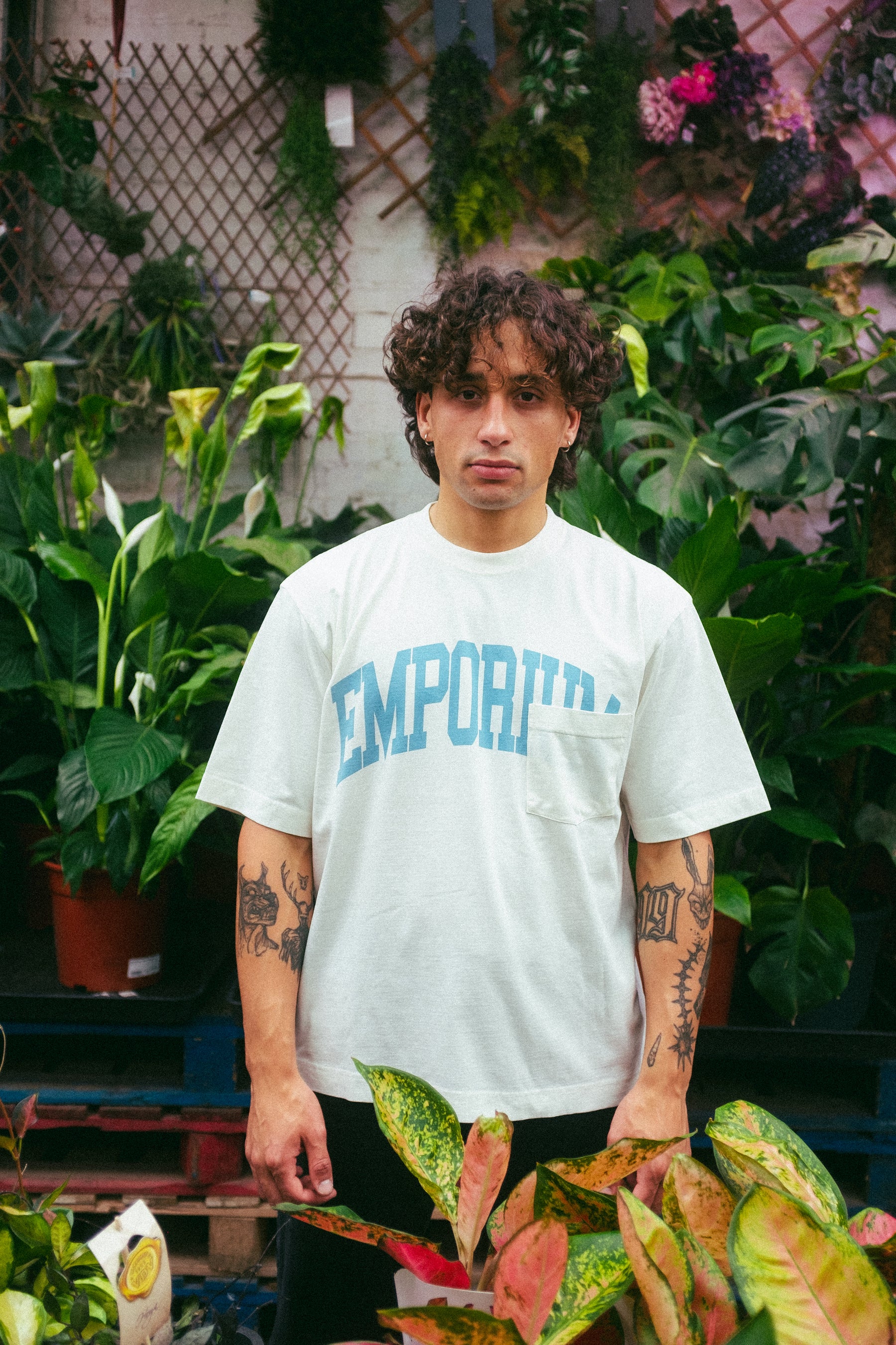 <span style="color: #f50b0b;">Last One</span> EMPORIUM / ARC LOGO POCKET T OFF WHITE