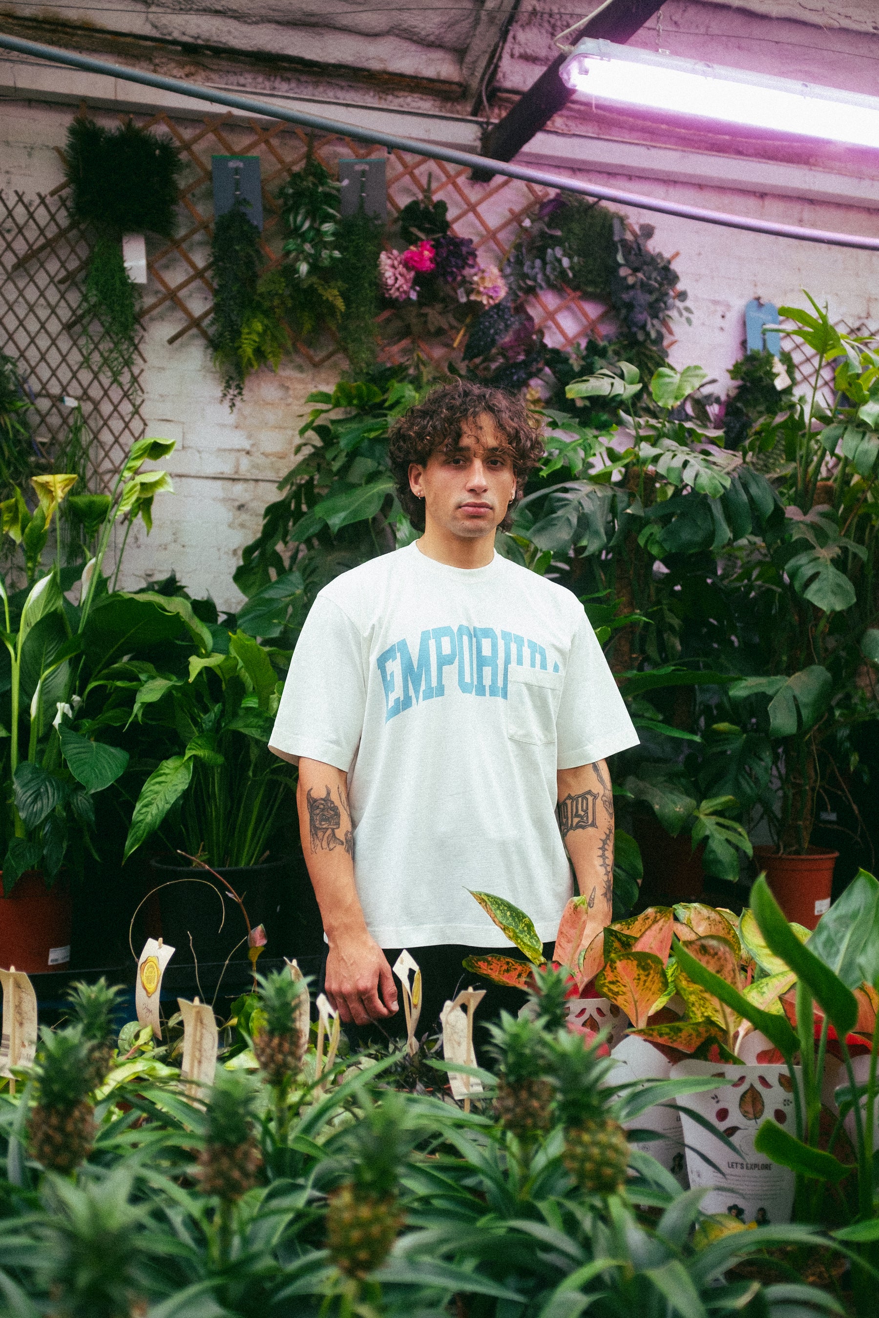 <span style="color: #f50b0b;">Last One</span> EMPORIUM / ARC LOGO POCKET T OFF WHITE