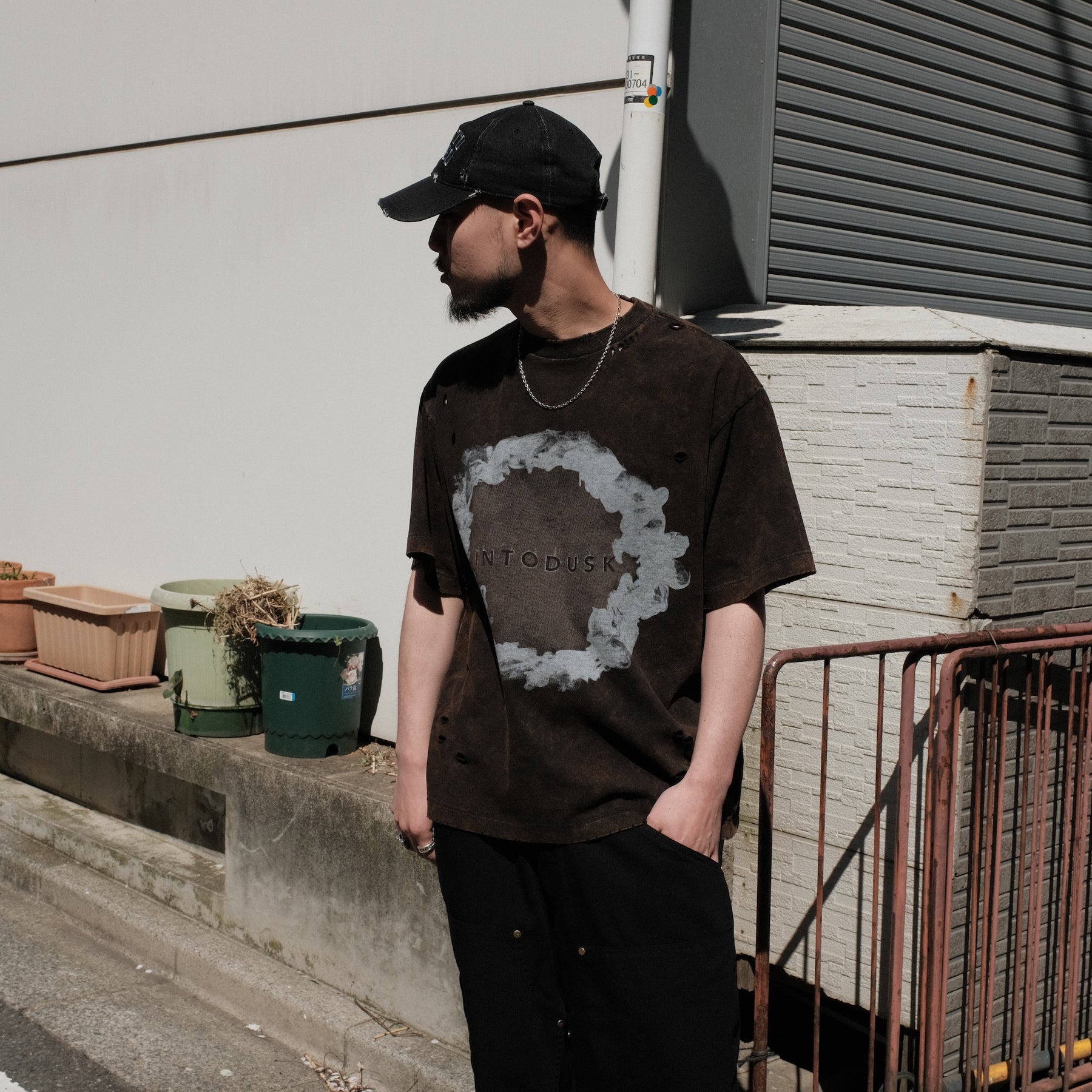 INTODUSK / INTIDUSK SMOKE T CHEMICAL WASH BLACK