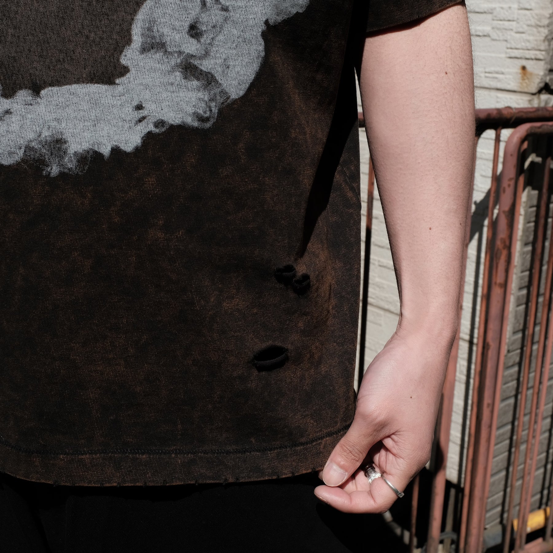 INTODUSK / INTIDUSK SMOKE T CHEMICAL WASH BLACK