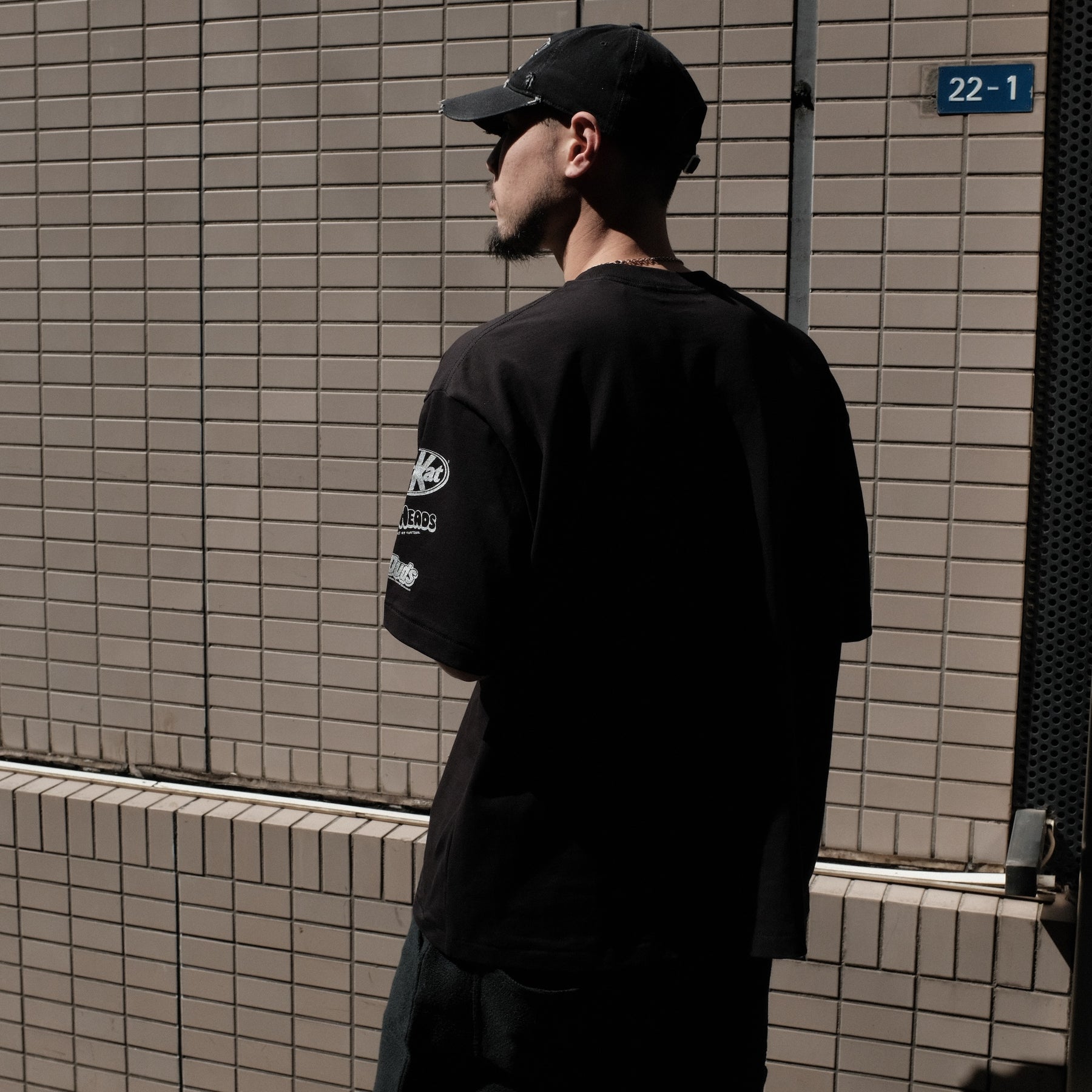 INTODUSK / CANDY LOGO SS T BLACK