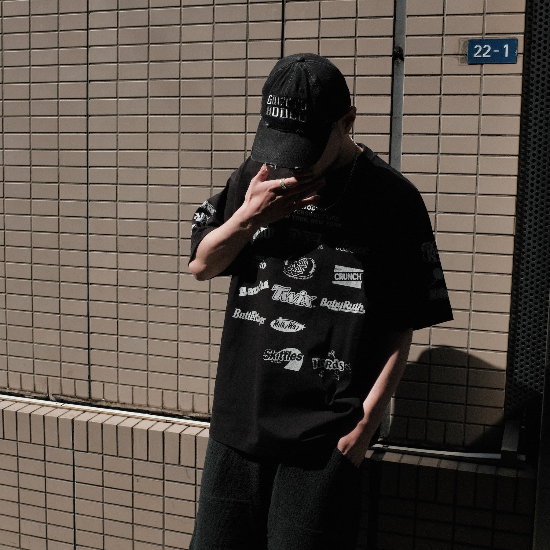 INTODUSK / CANDY LOGO SS T BLACK