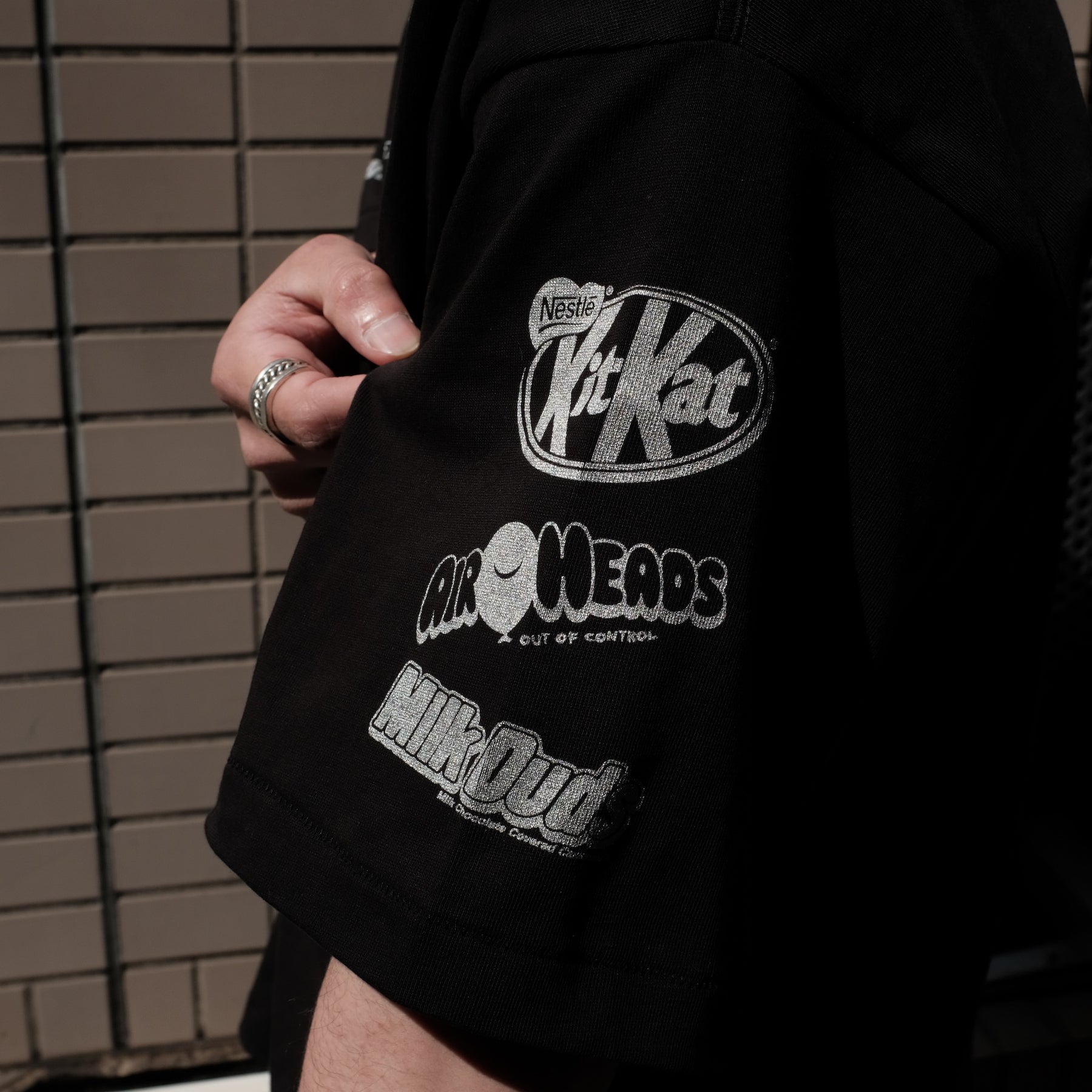 INTODUSK / CANDY LOGO SS T BLACK