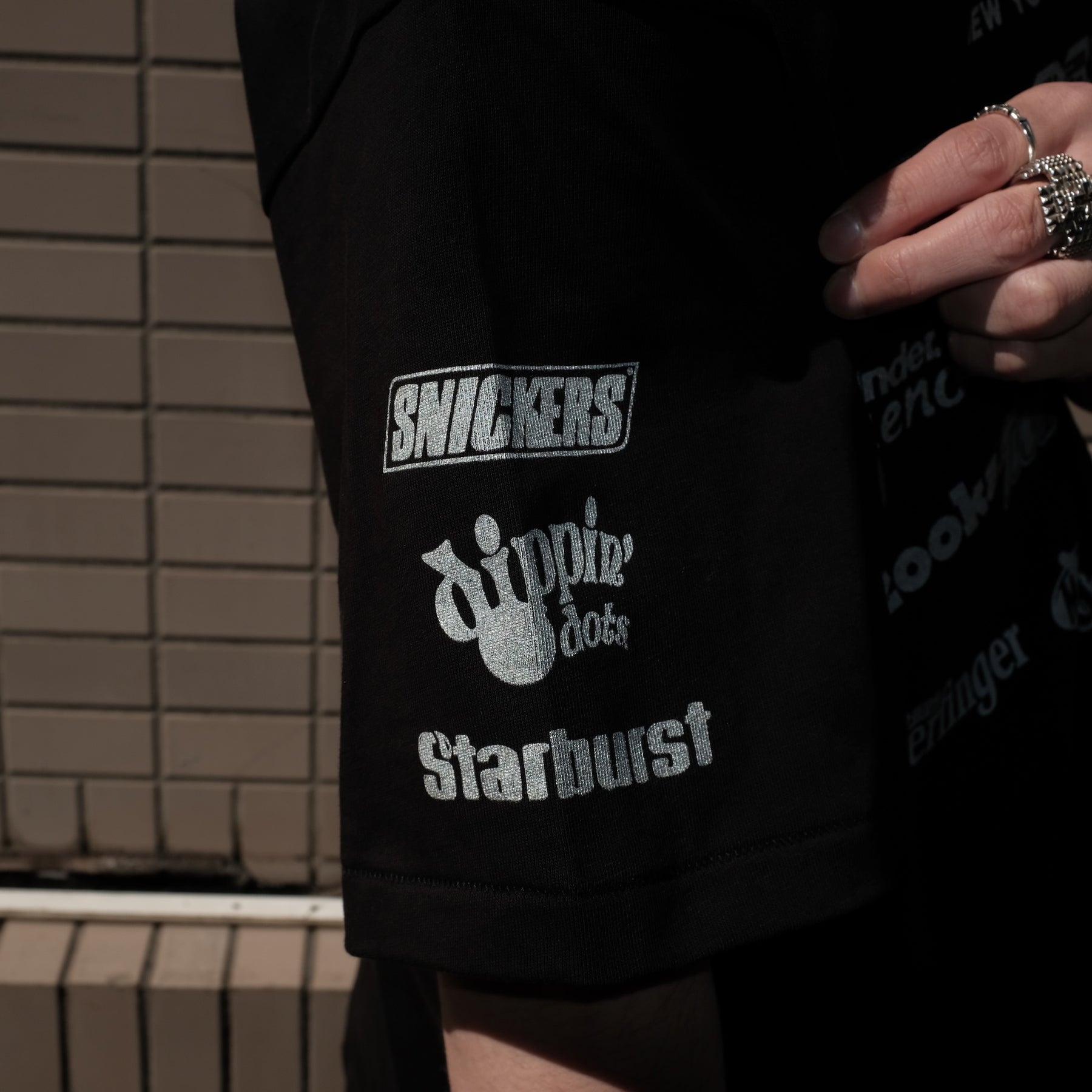 INTODUSK / CANDY LOGO SS T BLACK