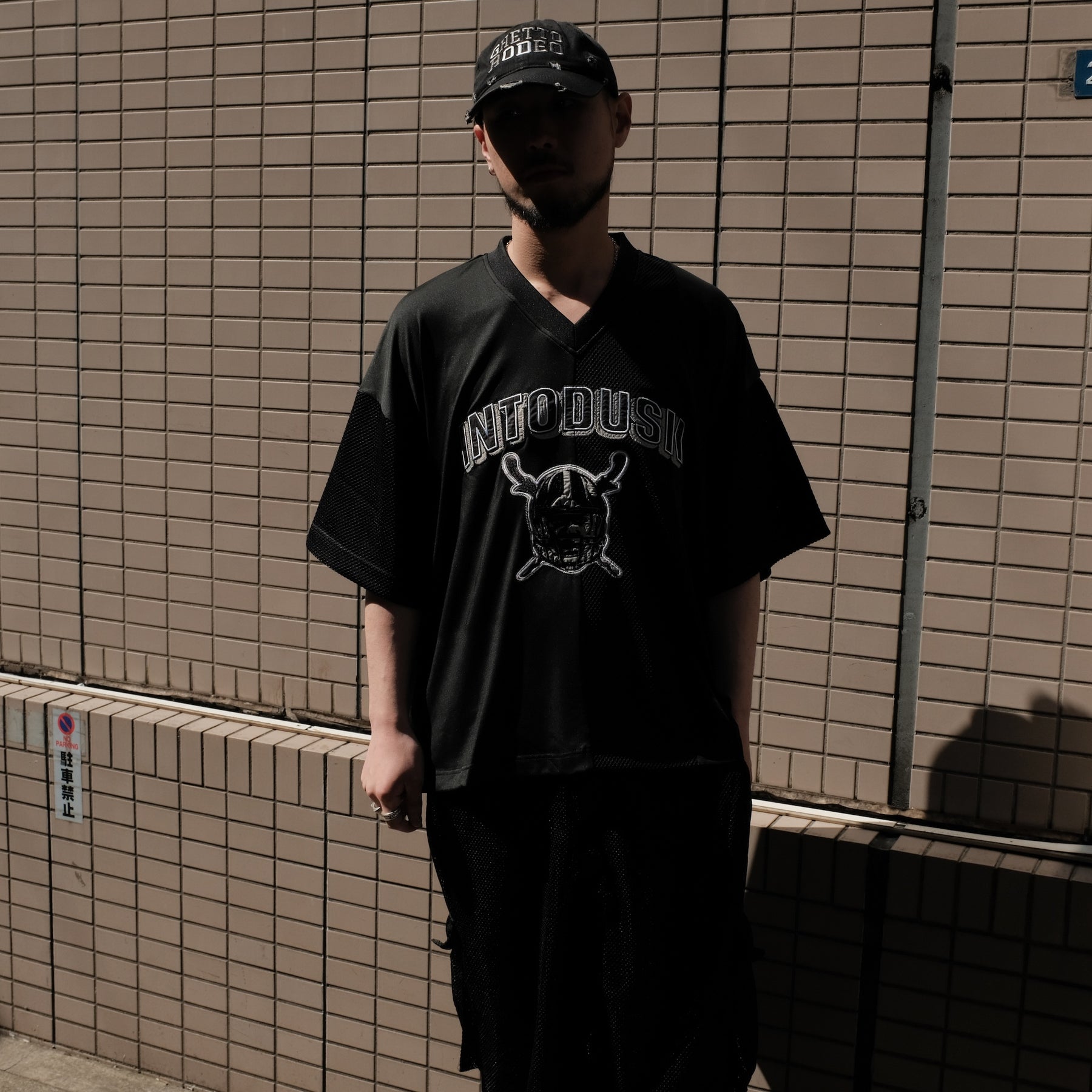 INTODUSK / SS V NECK MESH T BLACK