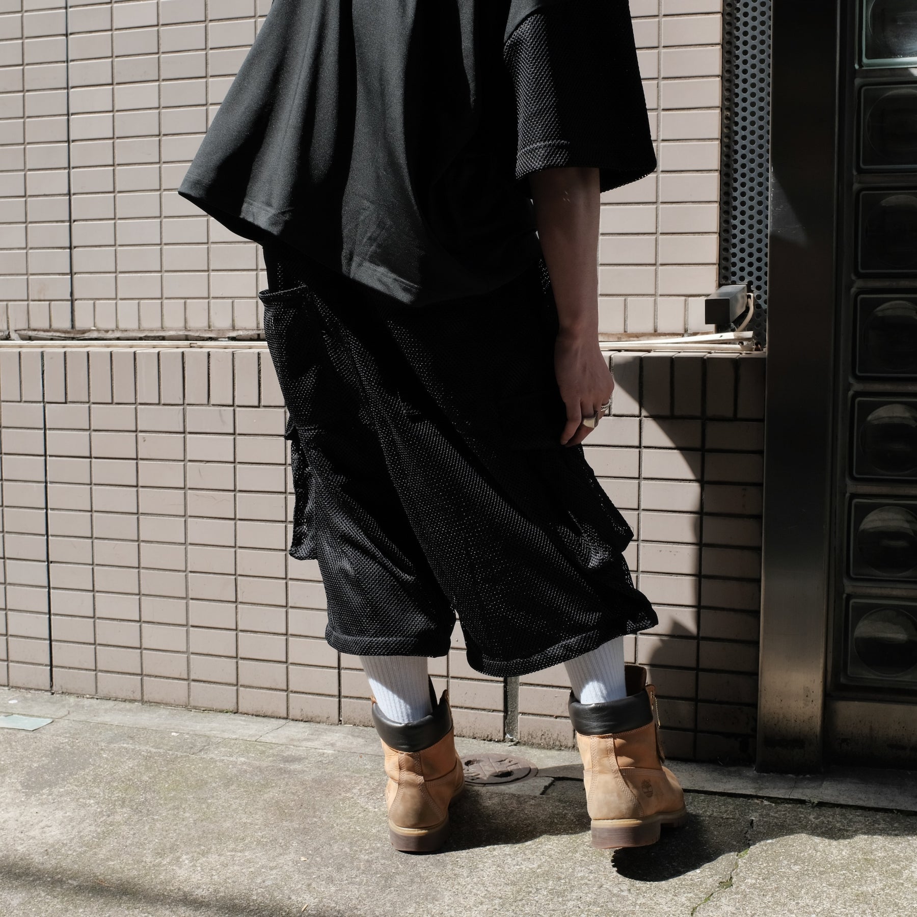 INTODUSK / MESH CARGO SHORTS BLACK