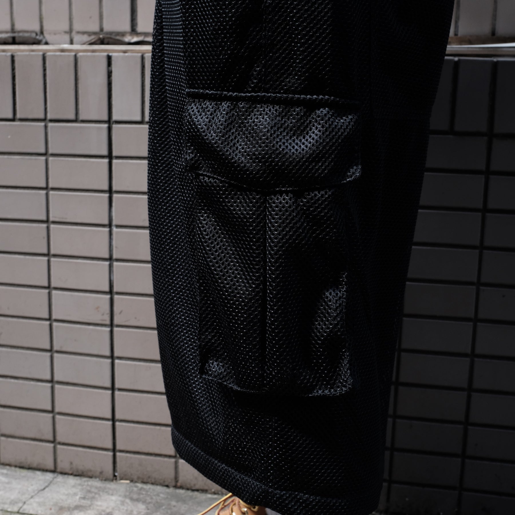 INTODUSK / MESH CARGO SHORTS BLACK