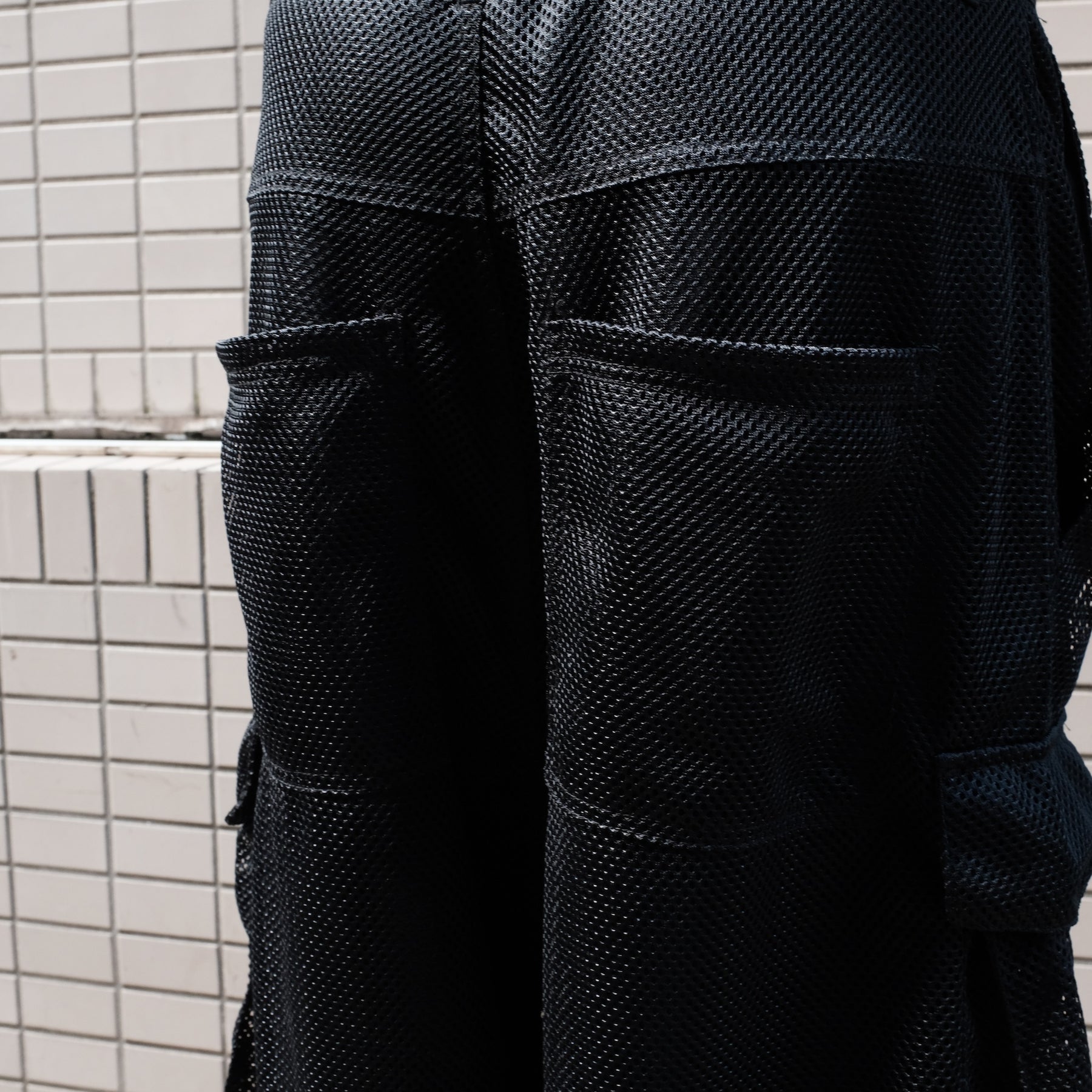 INTODUSK / MESH CARGO SHORTS BLACK