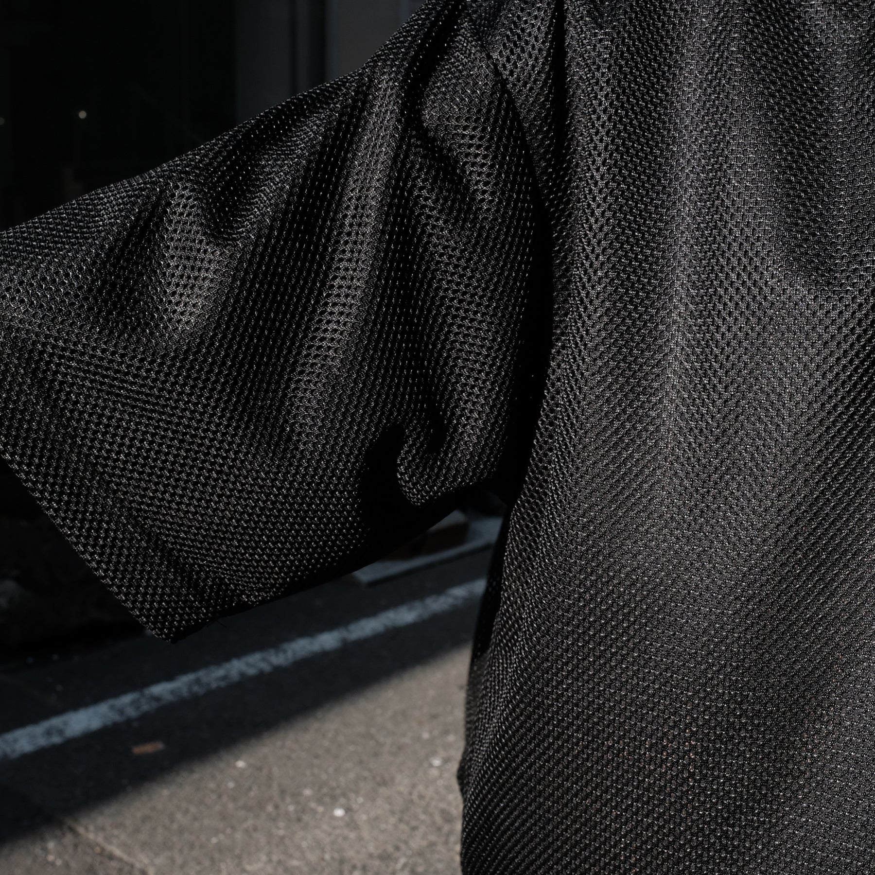 INTODUSK / MESH POLO BLACK