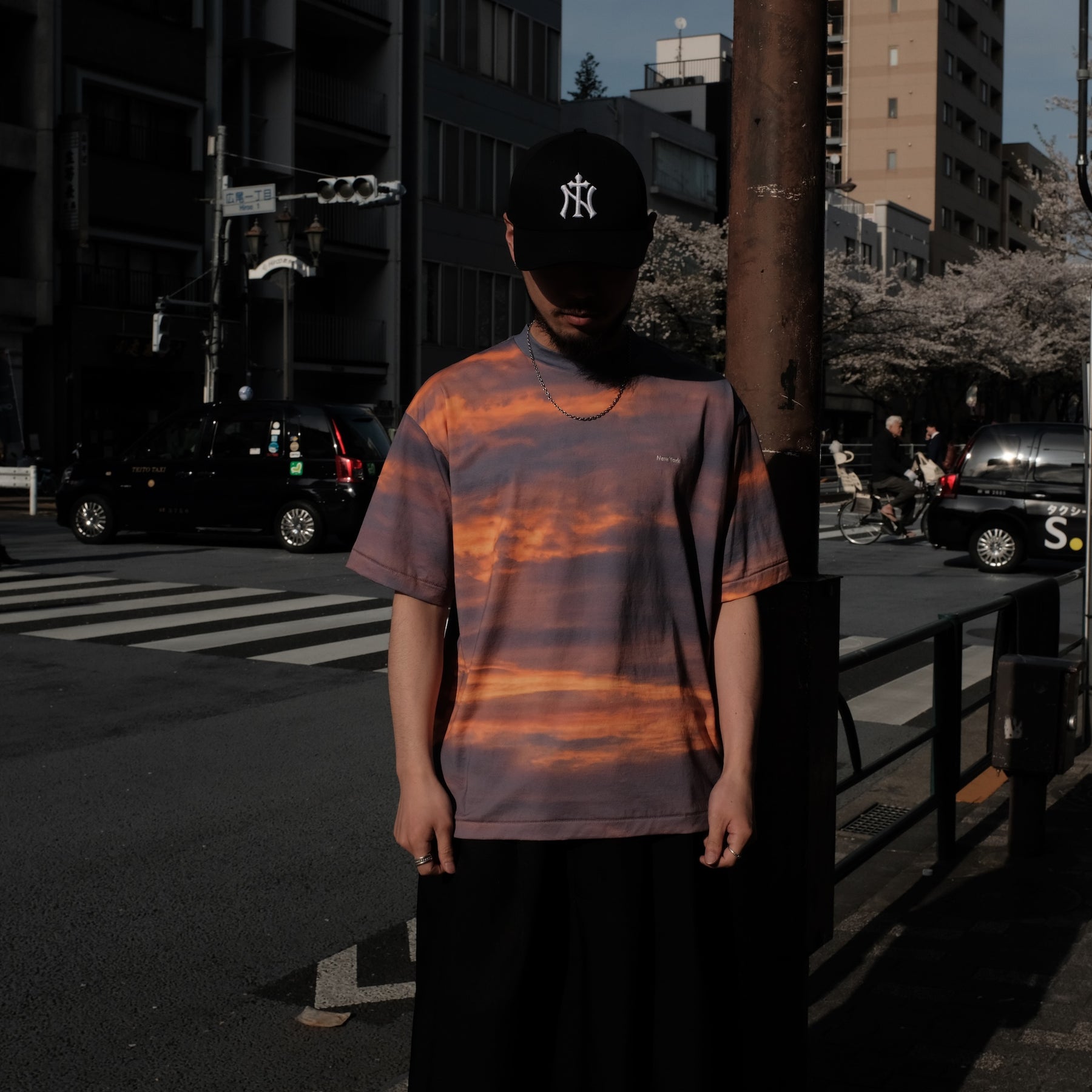 INTODUSK / DUSK SS T NAVY ORANGE