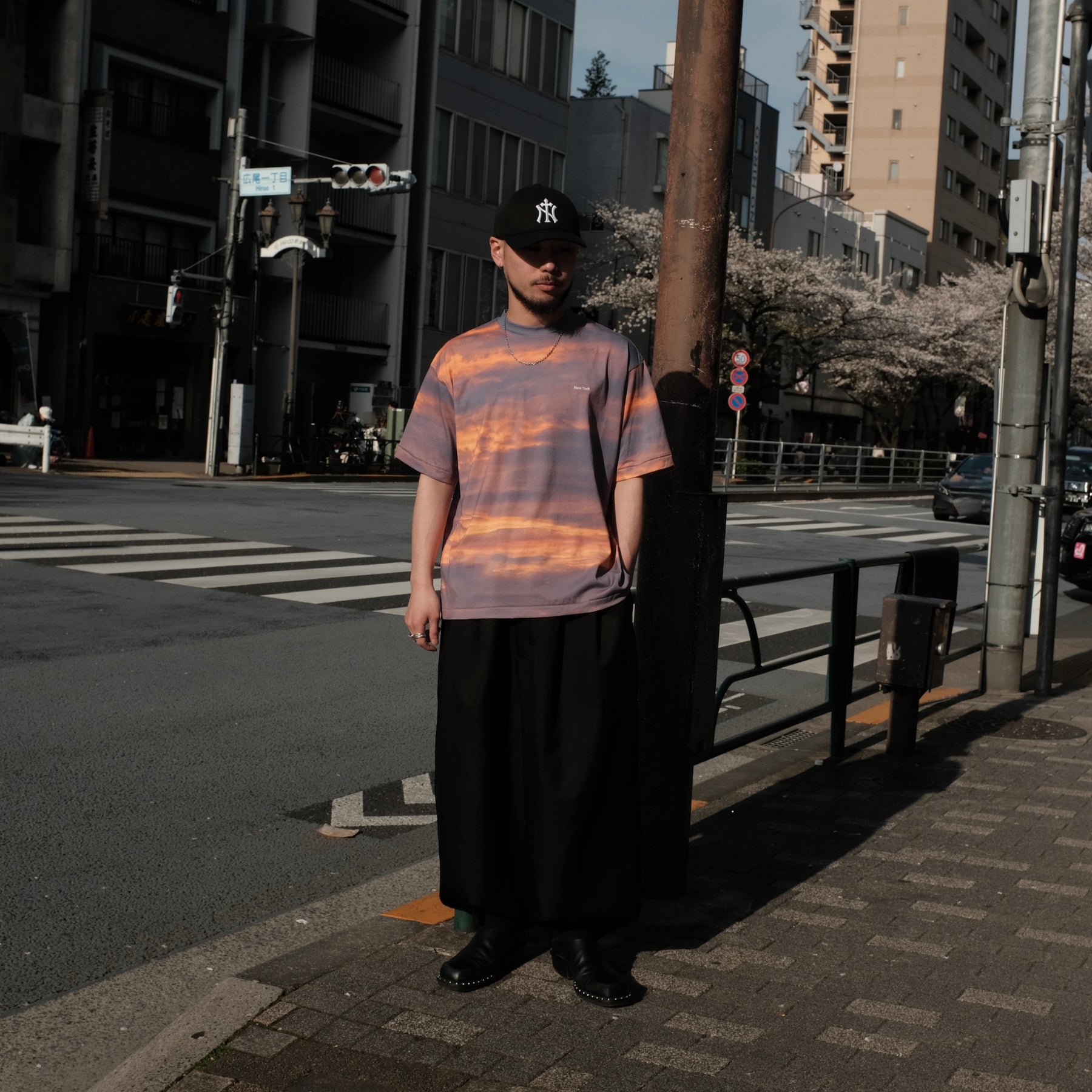 INTODUSK / DUSK SS T NAVY ORANGE