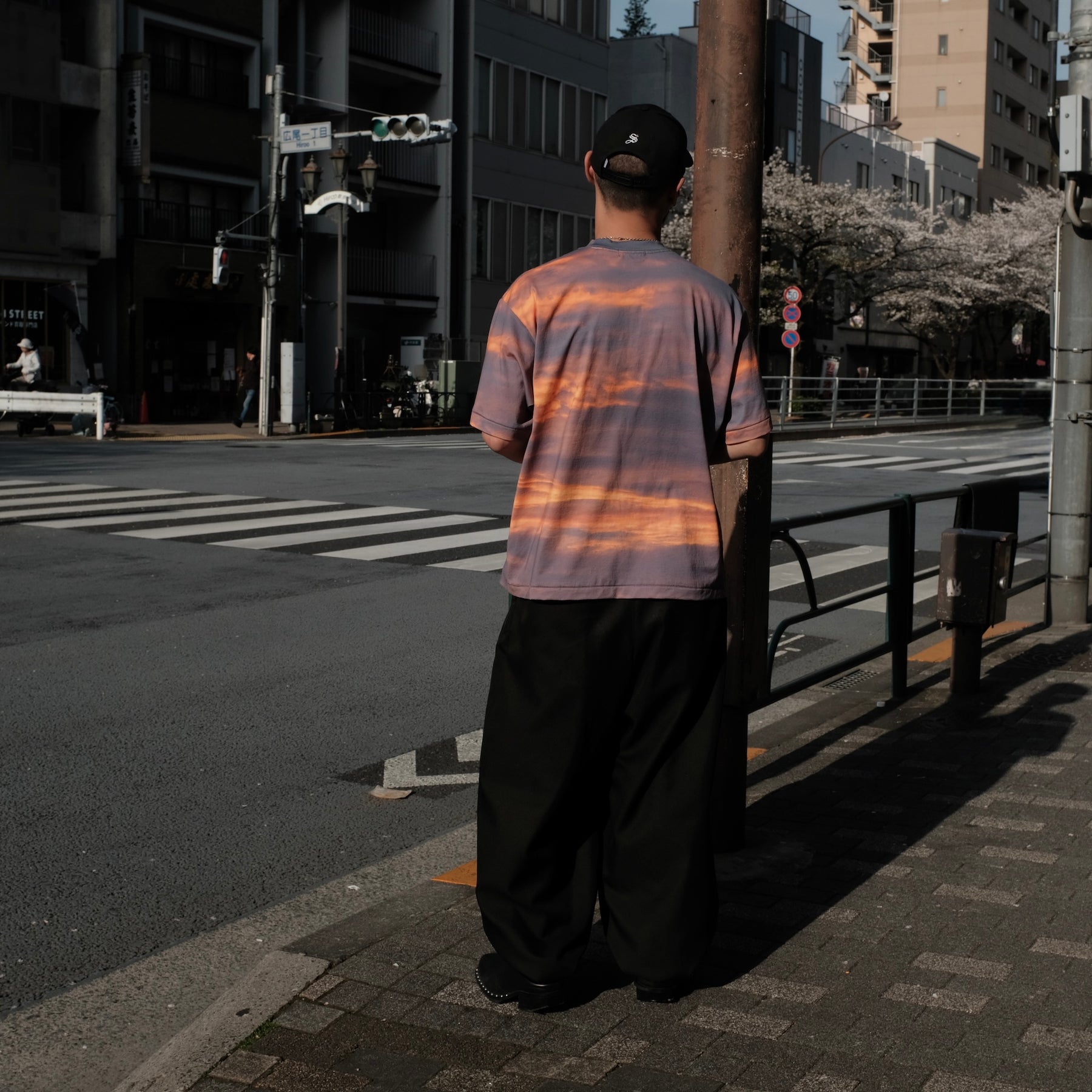 INTODUSK / DUSK SS T NAVY ORANGE