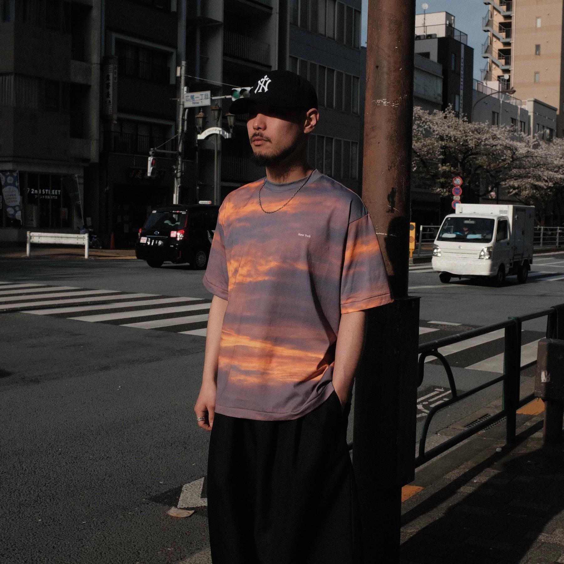 INTODUSK / DUSK SS T NAVY ORANGE