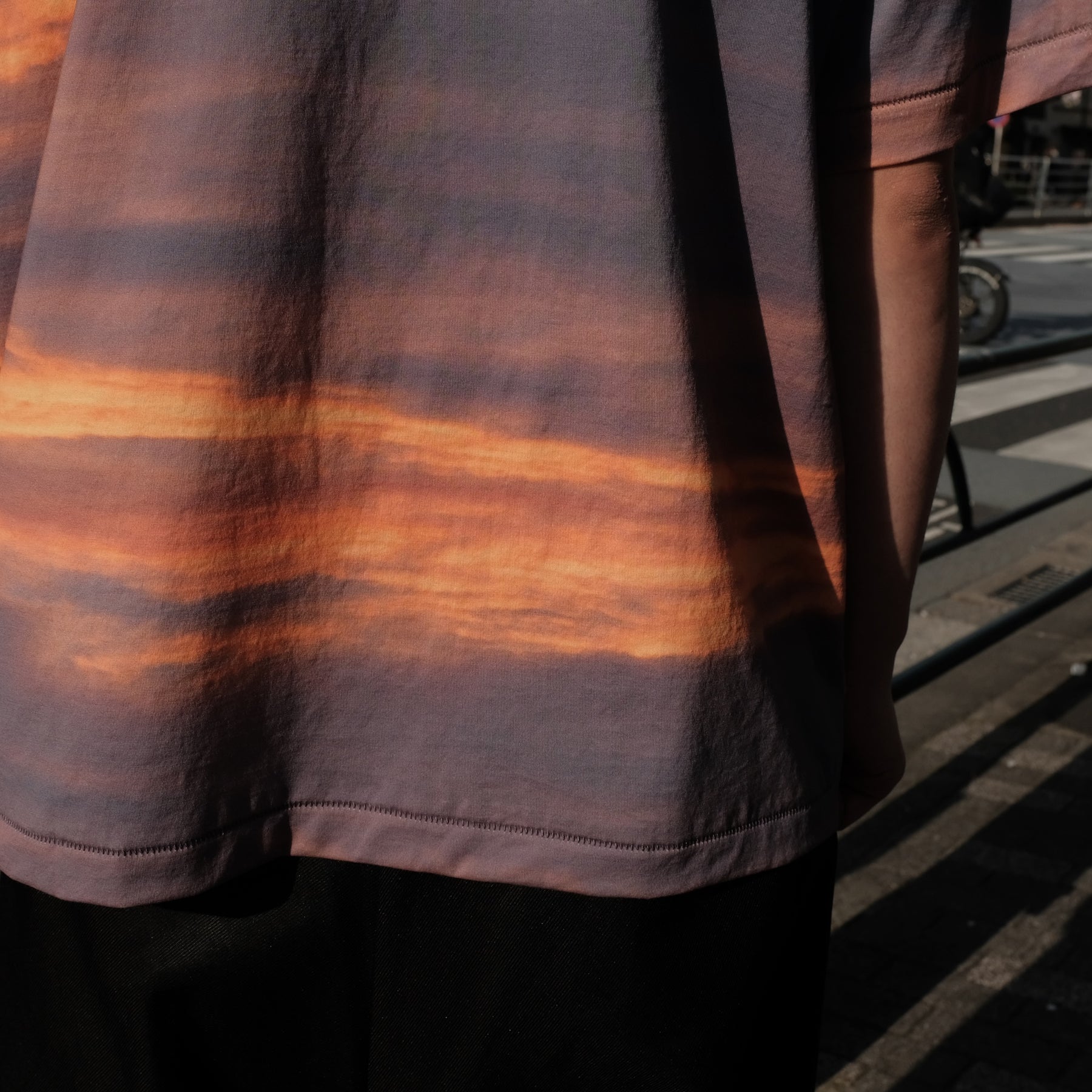 INTODUSK / DUSK SS T NAVY ORANGE