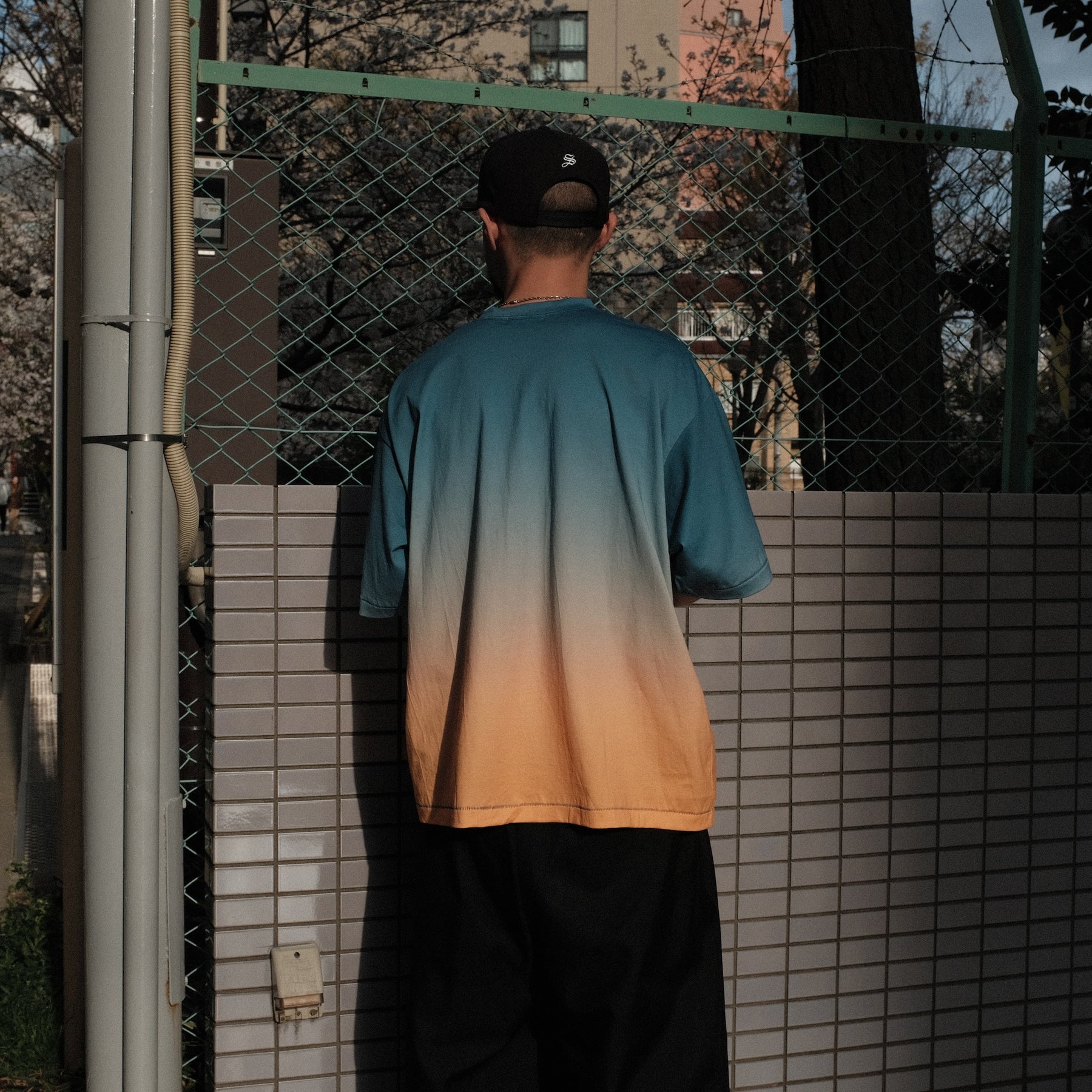 <span style="color: #f50b0b;">Last One</span> INTODUSK / DUSK GRADATION SS TEE NAVY GRADATION