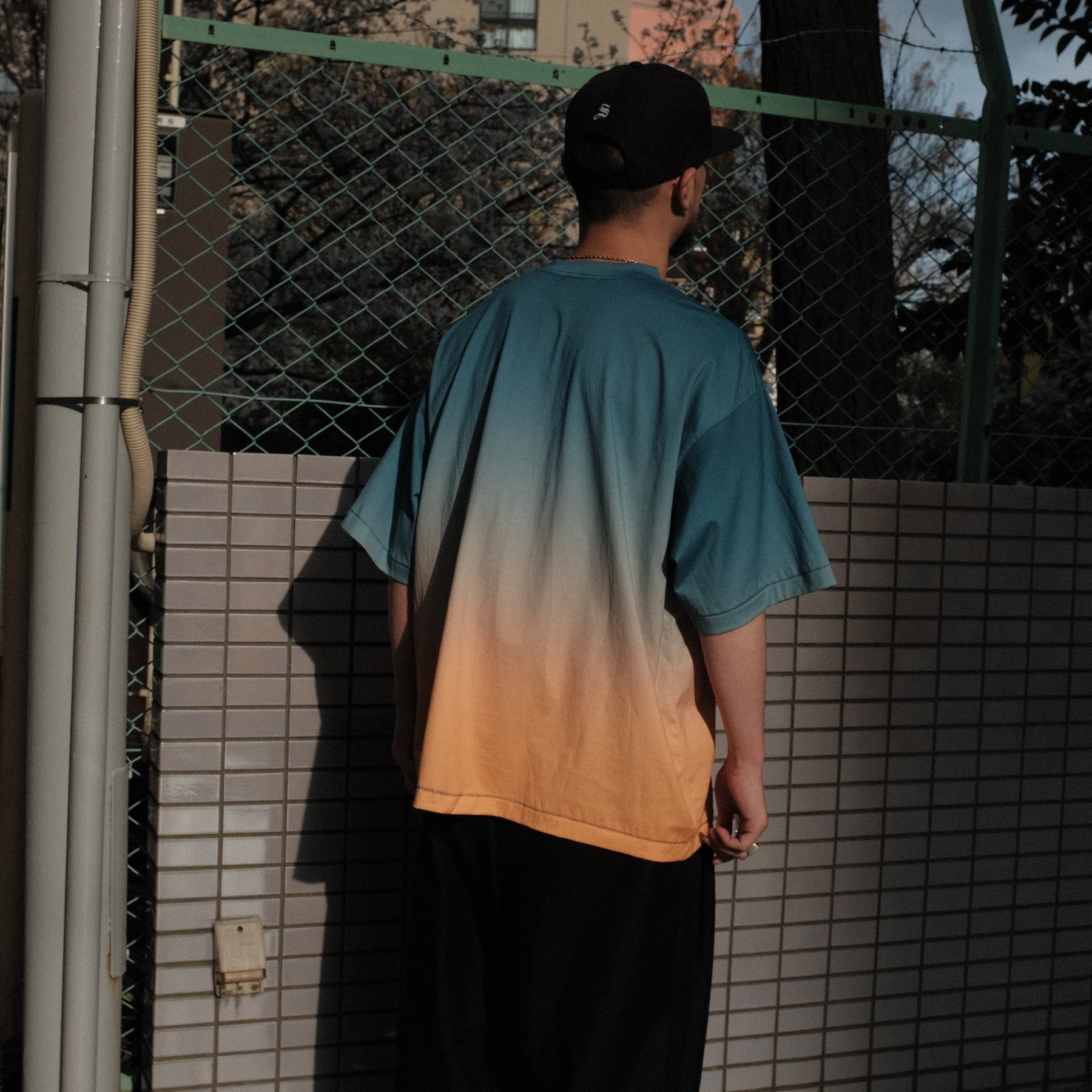INTODUSK / DUSK GRADATION SS TEE NAVY GRADATION