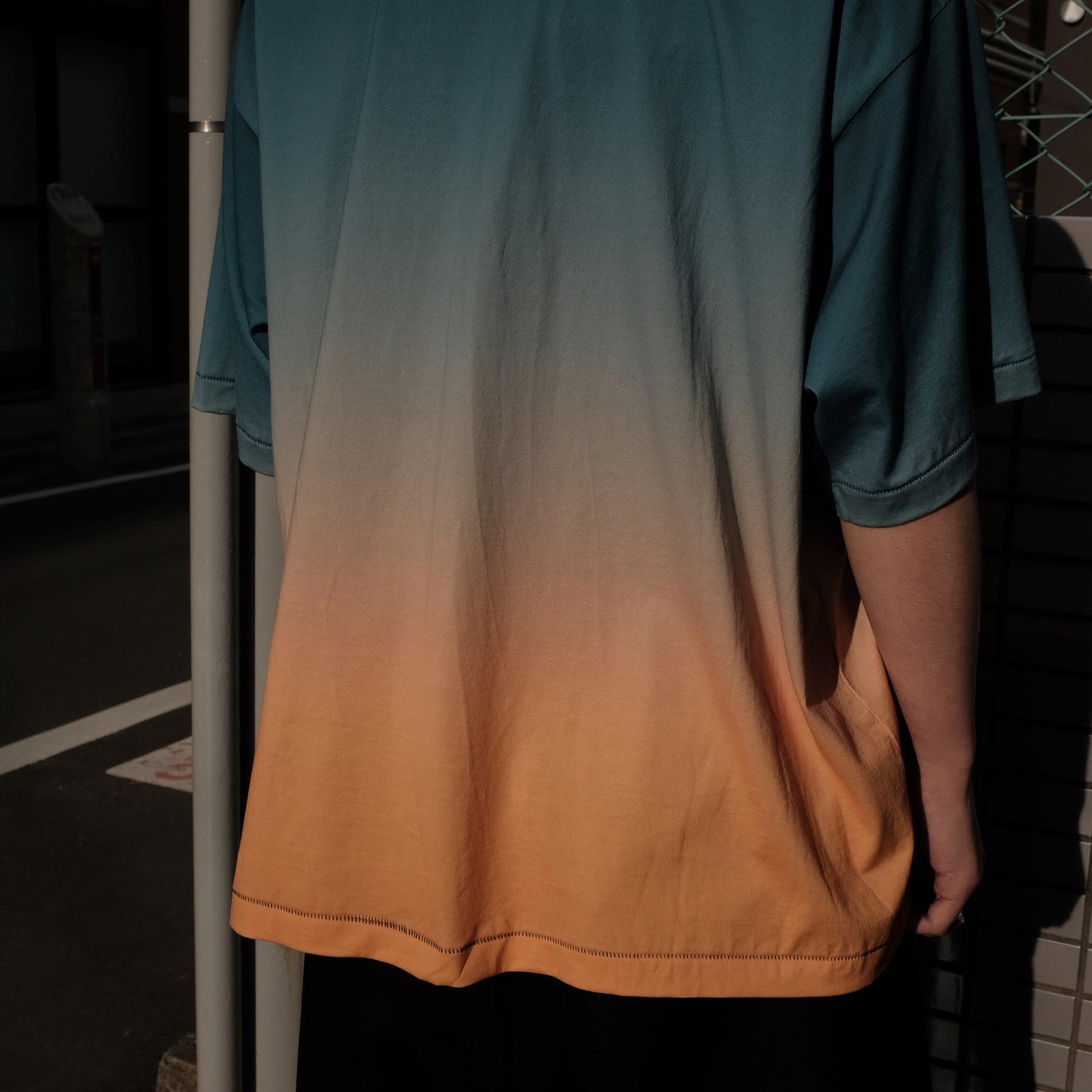 <span style="color: #f50b0b;">Last One</span> INTODUSK / DUSK GRADATION SS TEE NAVY GRADATION