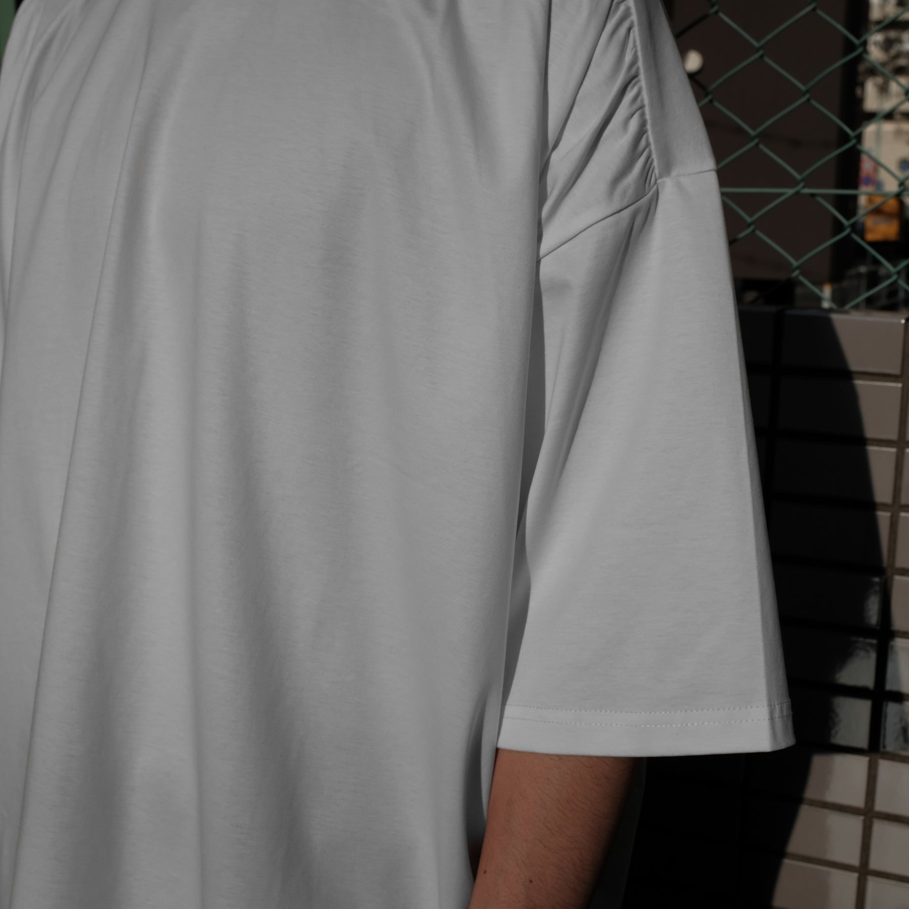 INTODUSK / SWELL OVER SS TEE WHITE