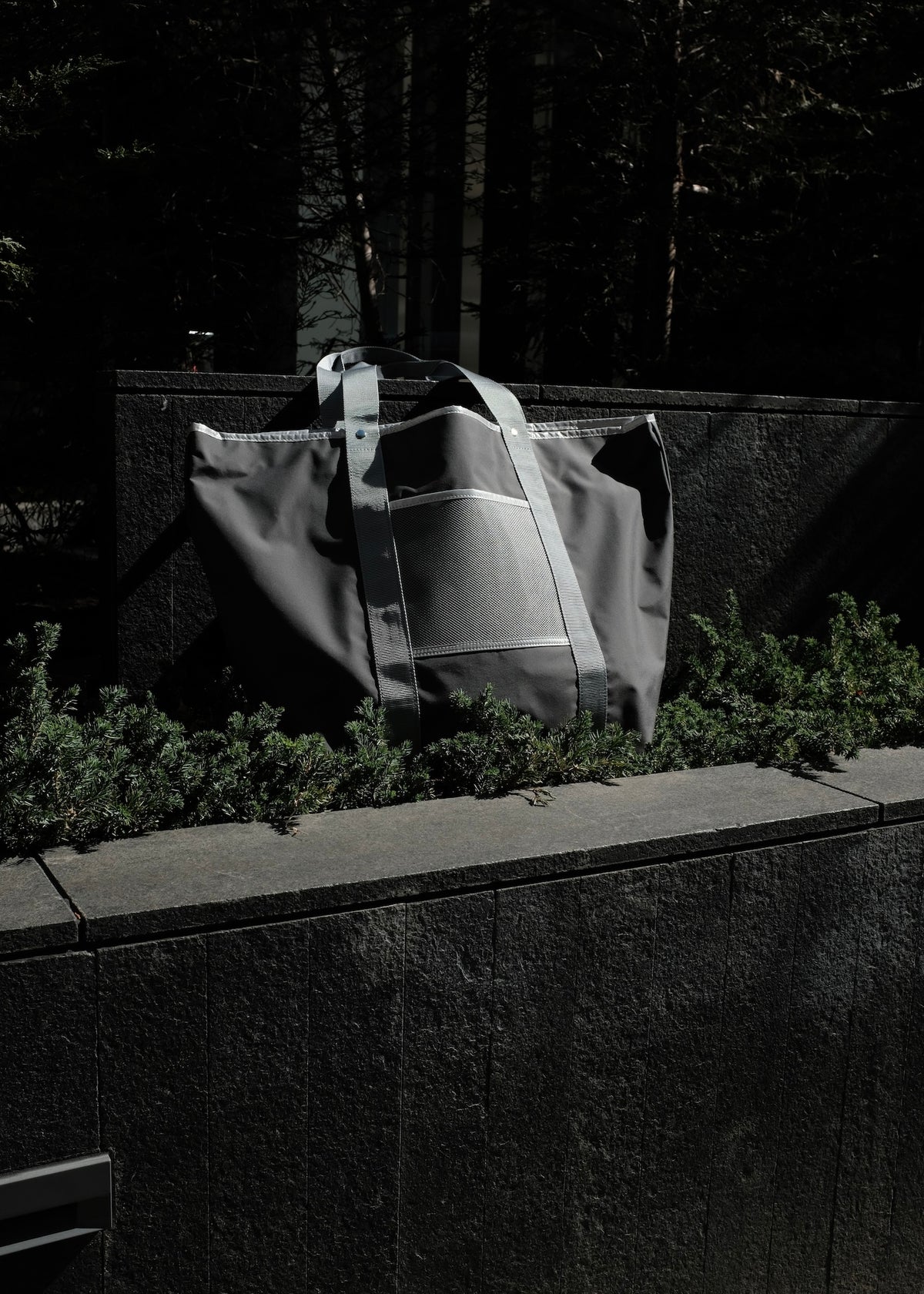 <span style="color: #f50b0b;">Last One</span> yorozu / ARMS TOTE GRAY