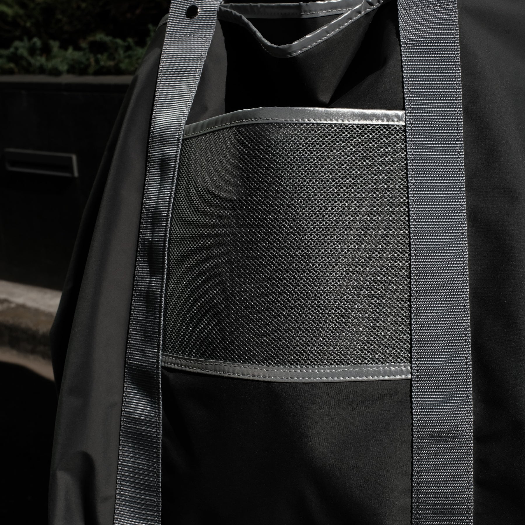 <span style="color: #f50b0b;">Last One</span> yorozu / ARMS TOTE GRAY