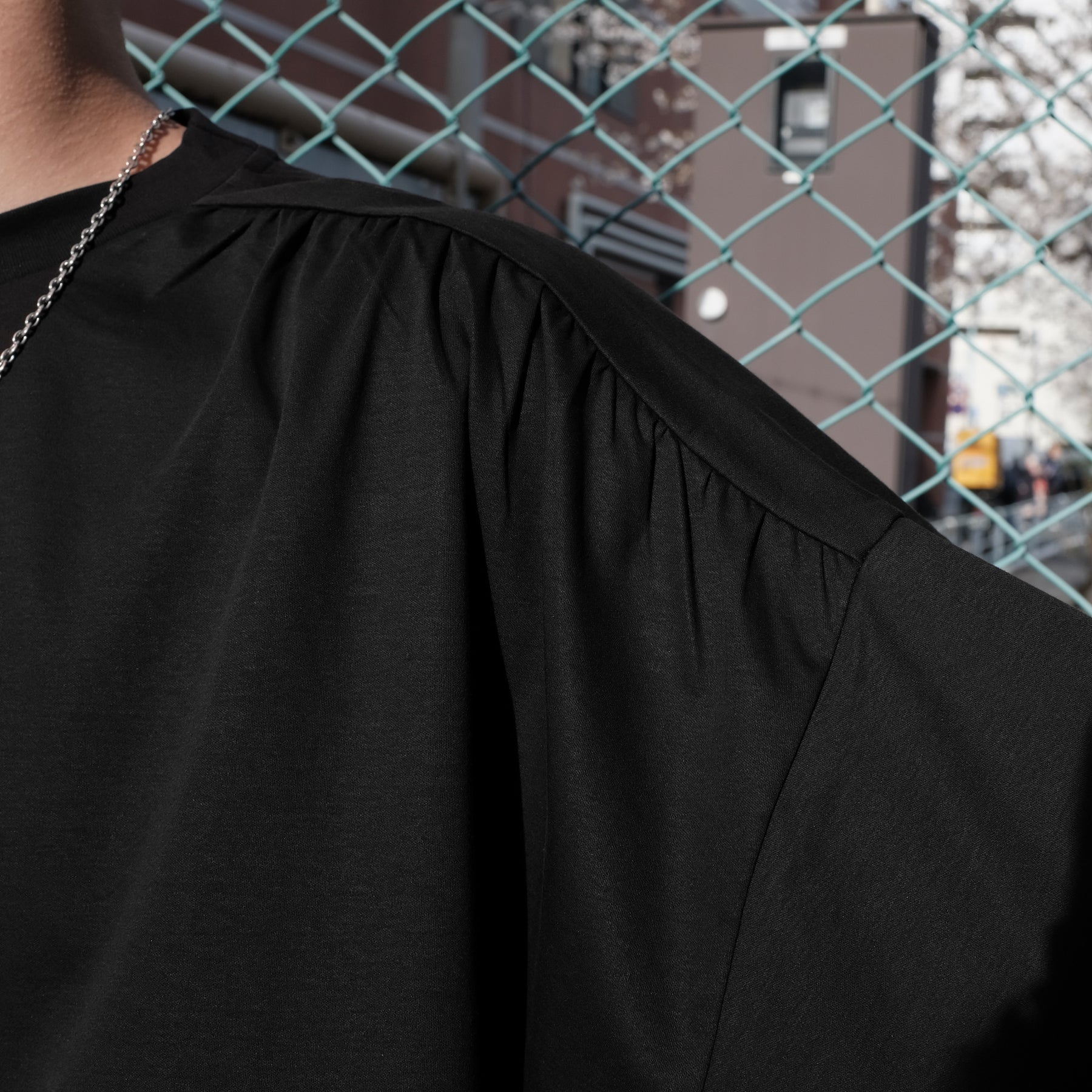 INTODUSK / SWELL OVER SS TEE BLACK