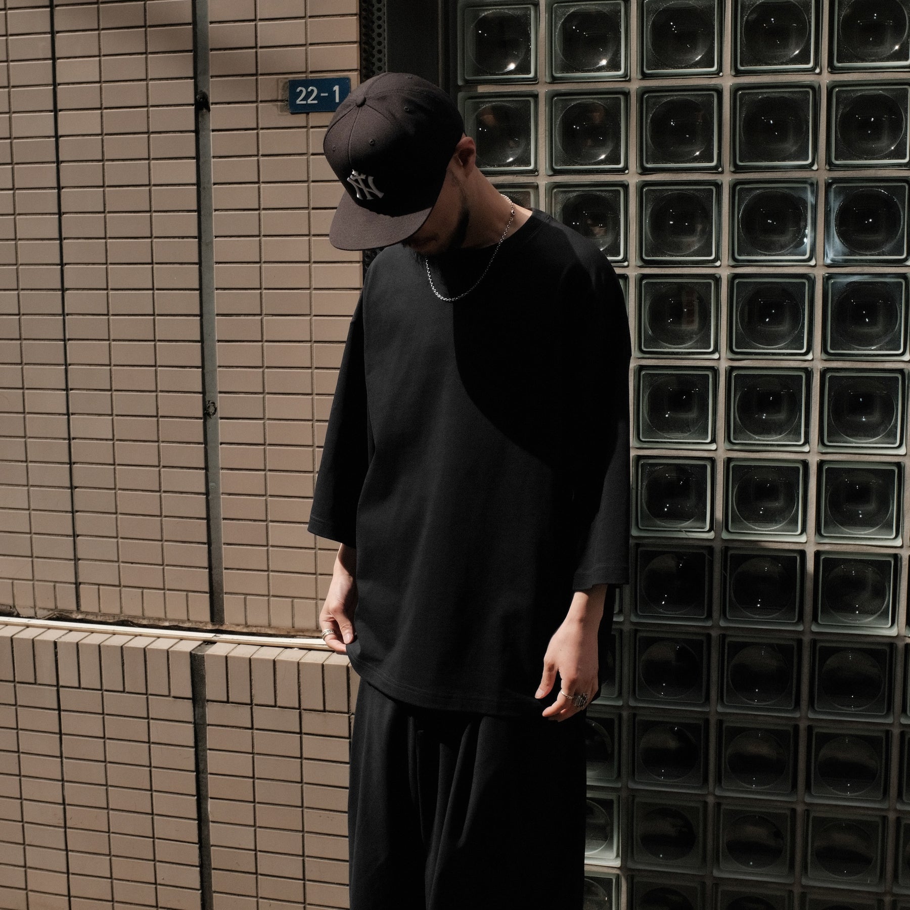 INTODUSK / OVERSIZED SS T BLACK
