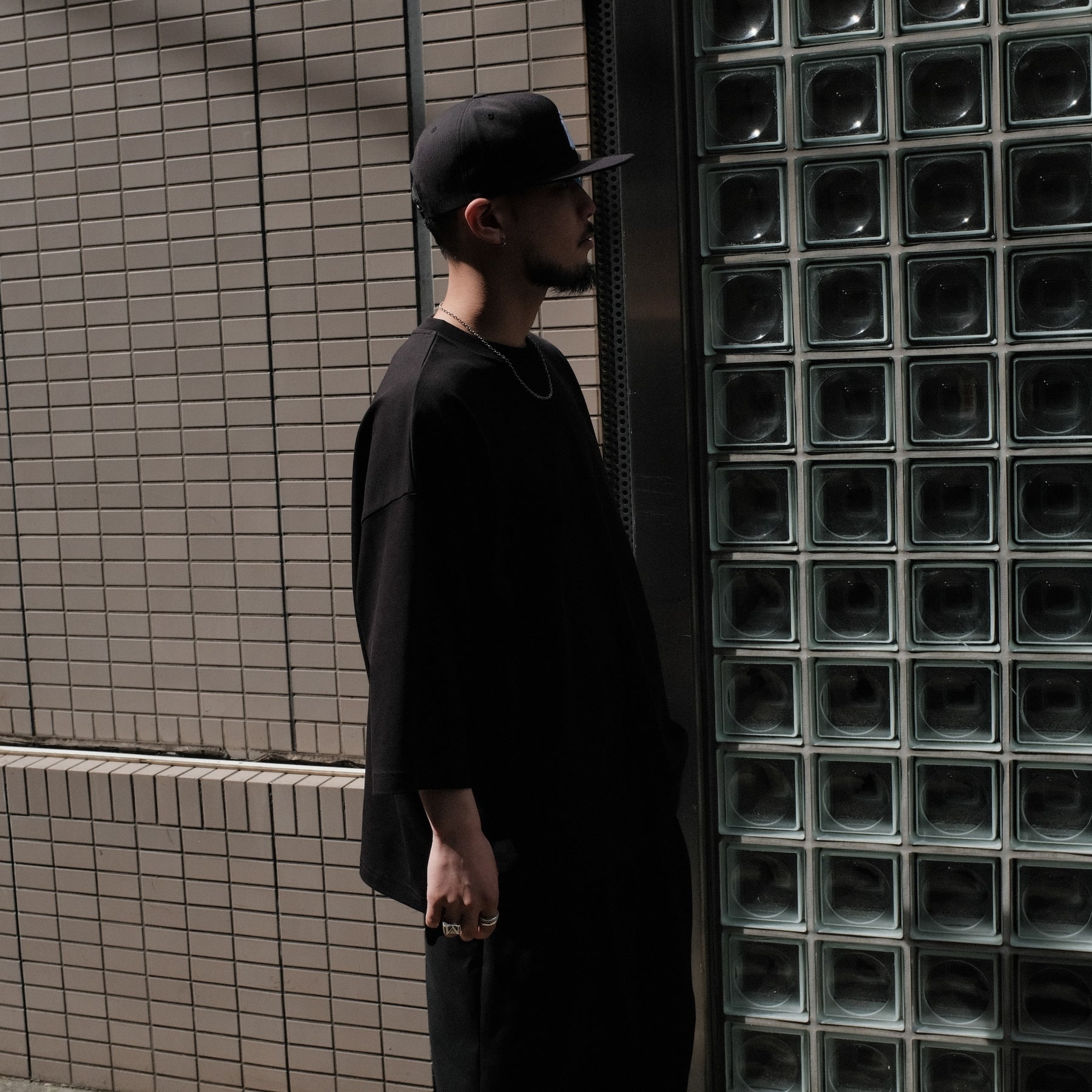 INTODUSK / OVERSIZED SS T BLACK