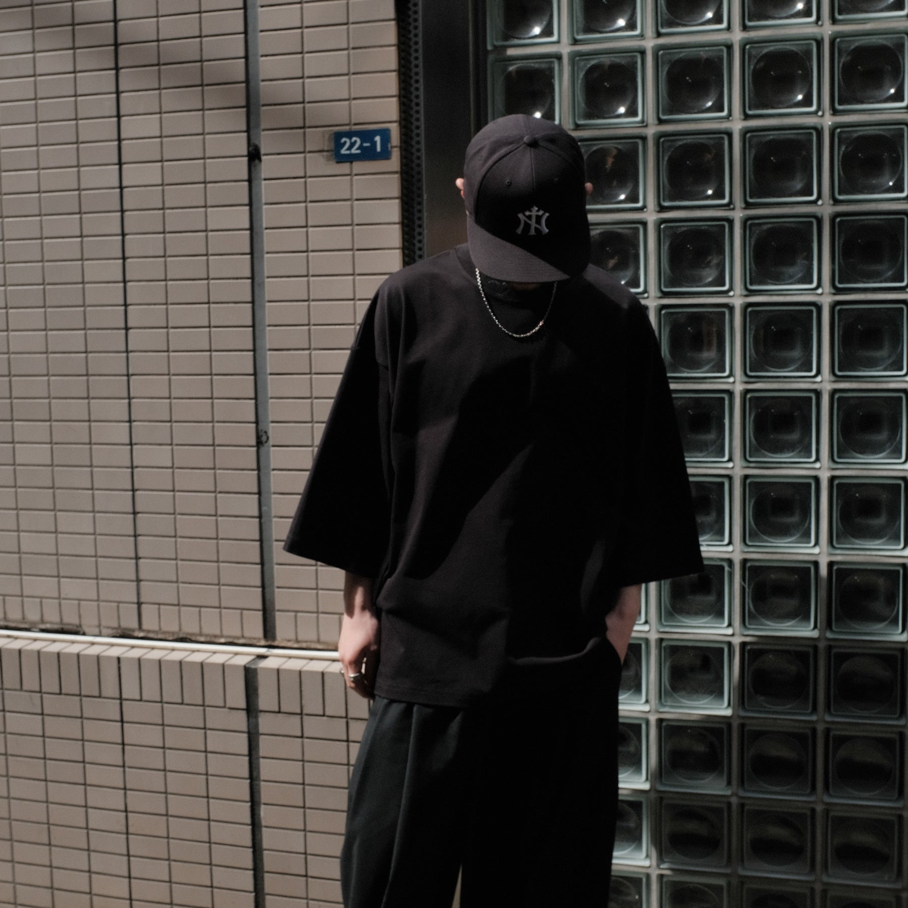 INTODUSK / OVERSIZED SS T BLACK
