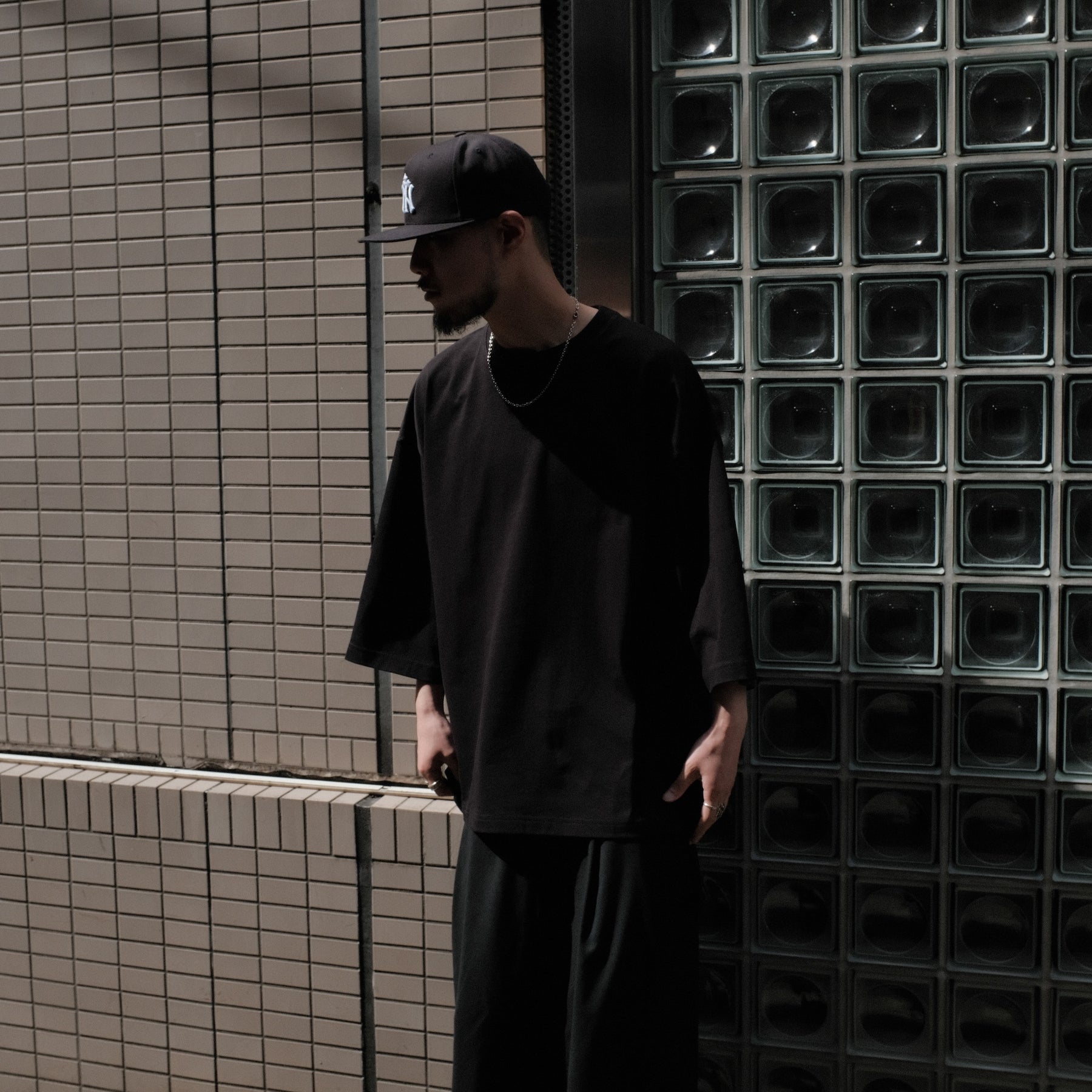 INTODUSK / OVERSIZED SS T BLACK