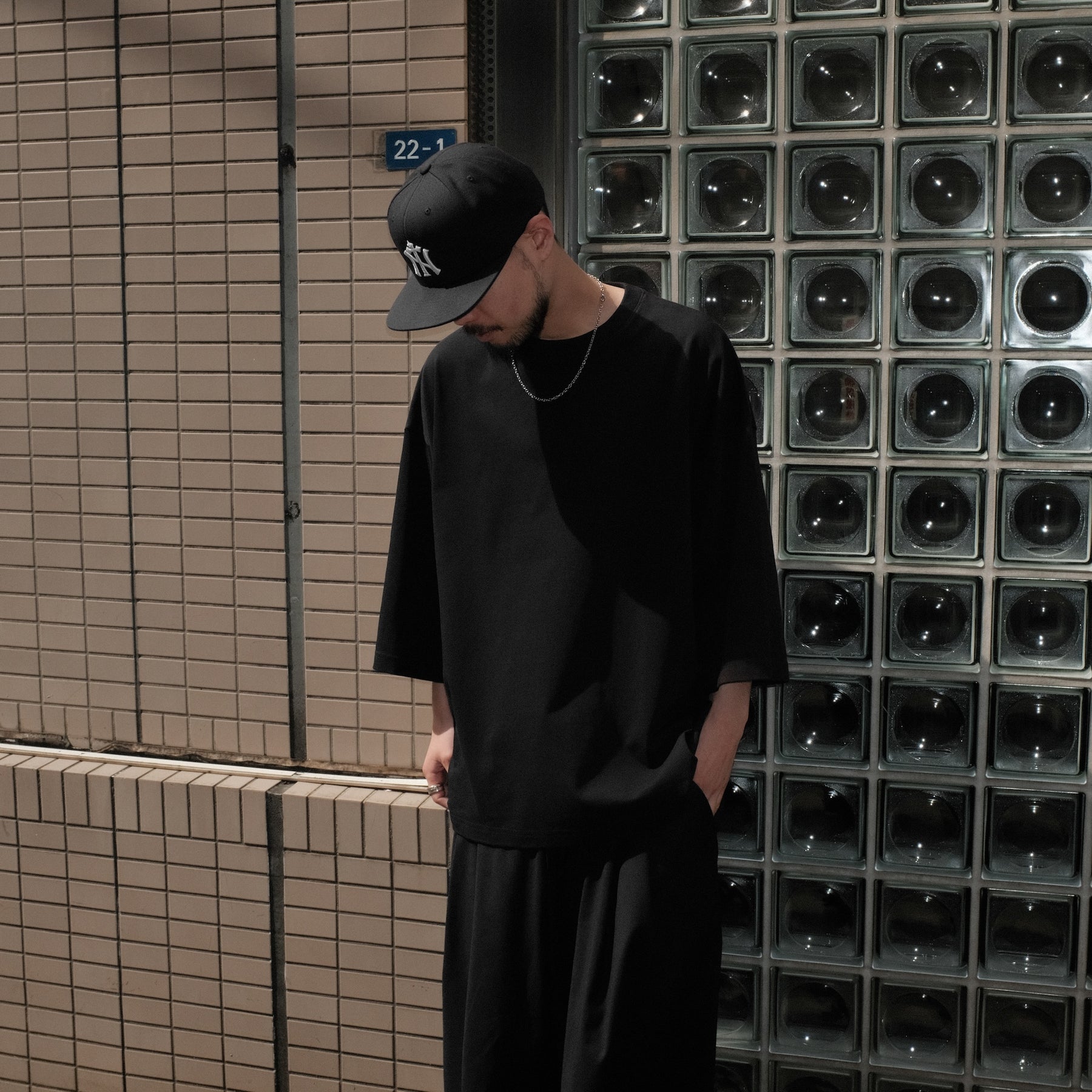 INTODUSK / OVERSIZED SS T BLACK