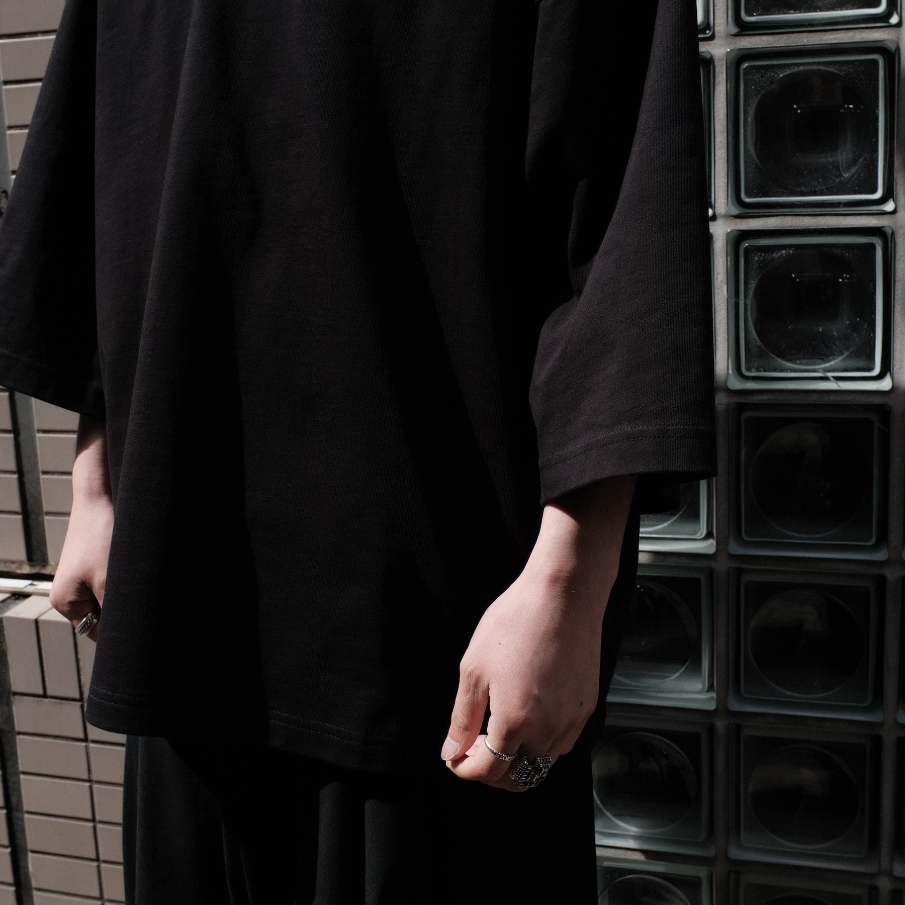 INTODUSK / OVERSIZED SS T BLACK