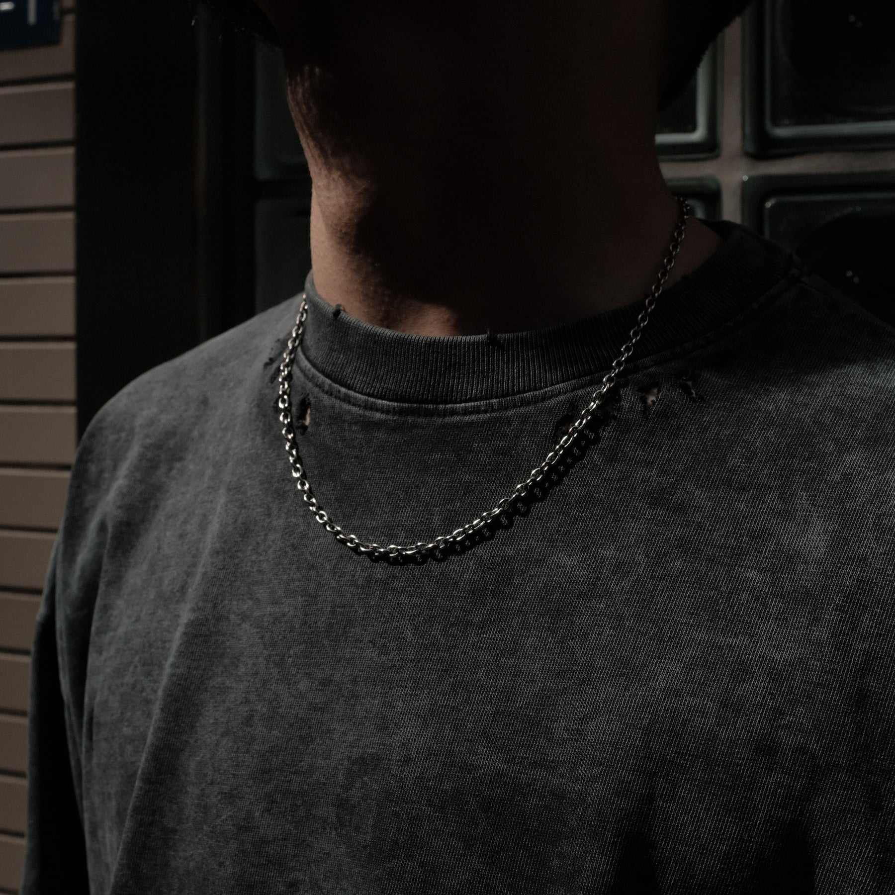 INTODUSK / OVERSIZED DAMAGE SS T WASHED BLACK ORGANIC