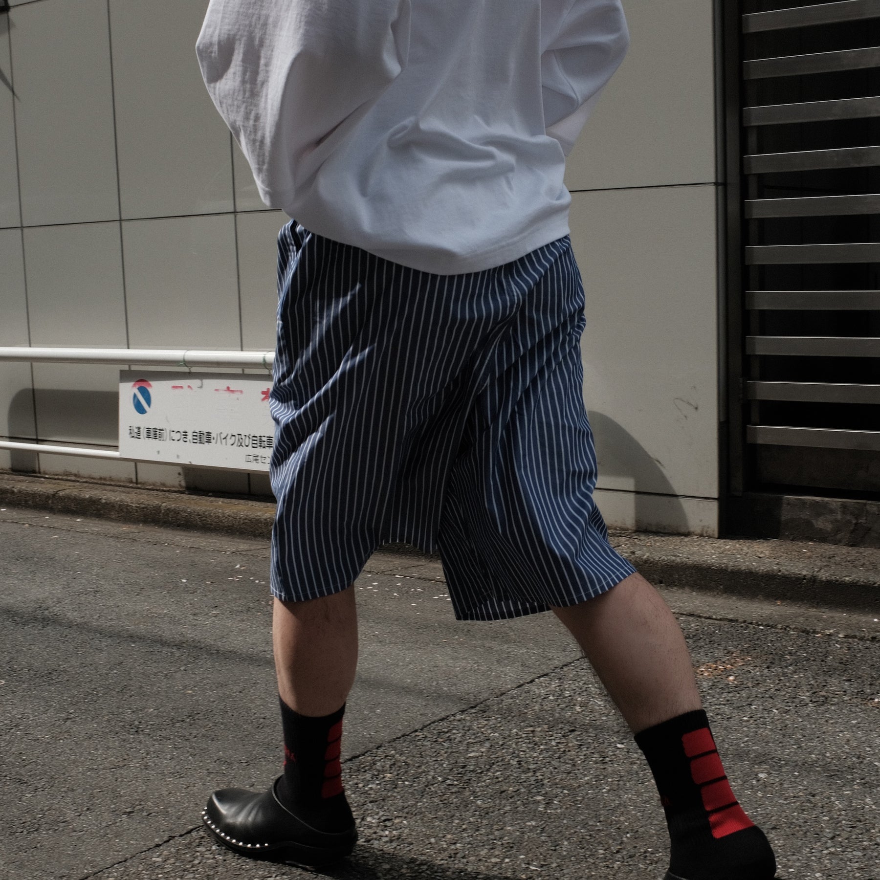 <span style="color: #f50b0b;">Last One</span> INTODUSK / BROAD SHORTS NAVY STRIPE
