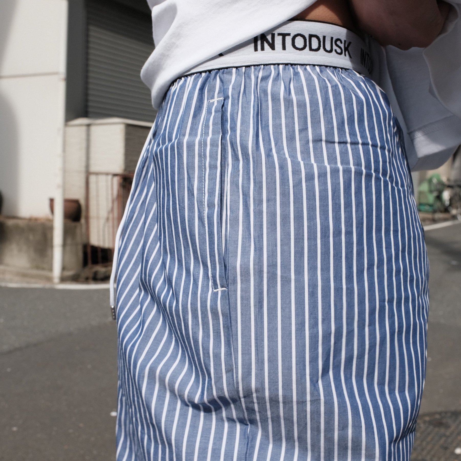 <span style="color: #f50b0b;">Last One</span> INTODUSK / BROAD SHORTS NAVY STRIPE