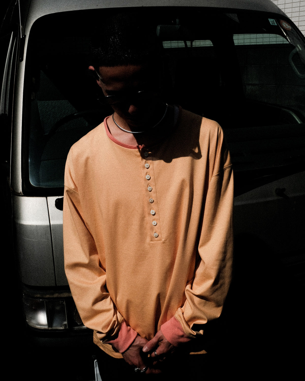 TENDER PERSON / HENRY NECK LONG TEE APRICOT