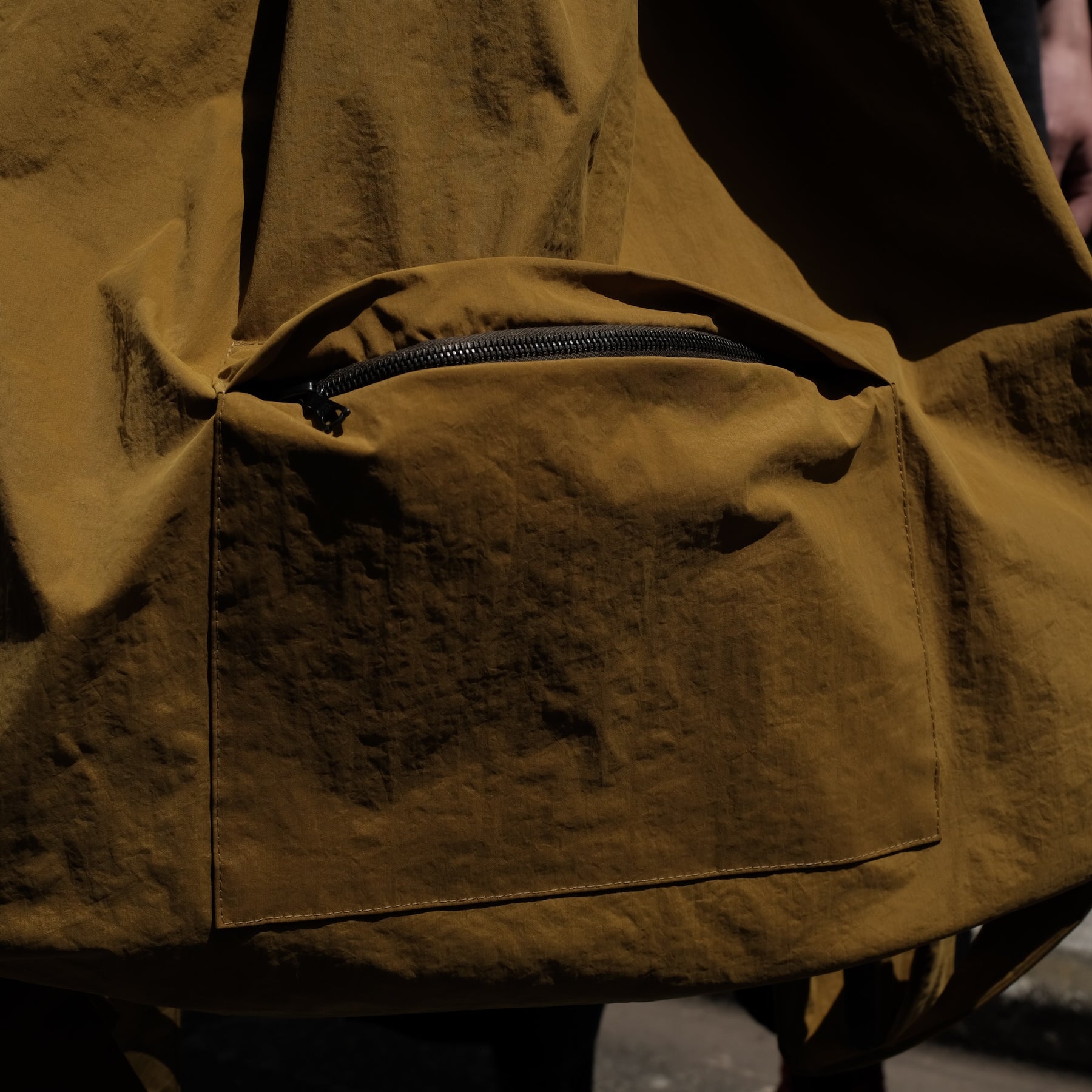 <span style="color: #f50b0b;">Last One</span> GREI. / MANIFOLD CARRY BAG BRIGHT OLIVE
