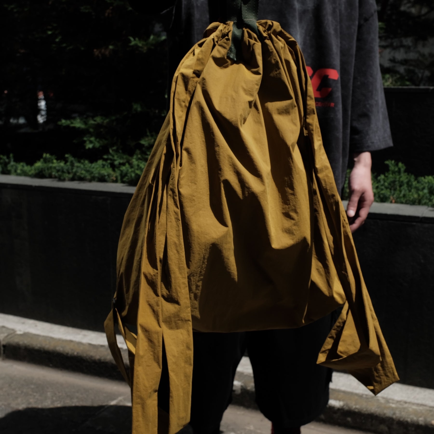 <span style="color: #f50b0b;">Last One</span> GREI. / MANIFOLD CARRY BAG BRIGHT OLIVE