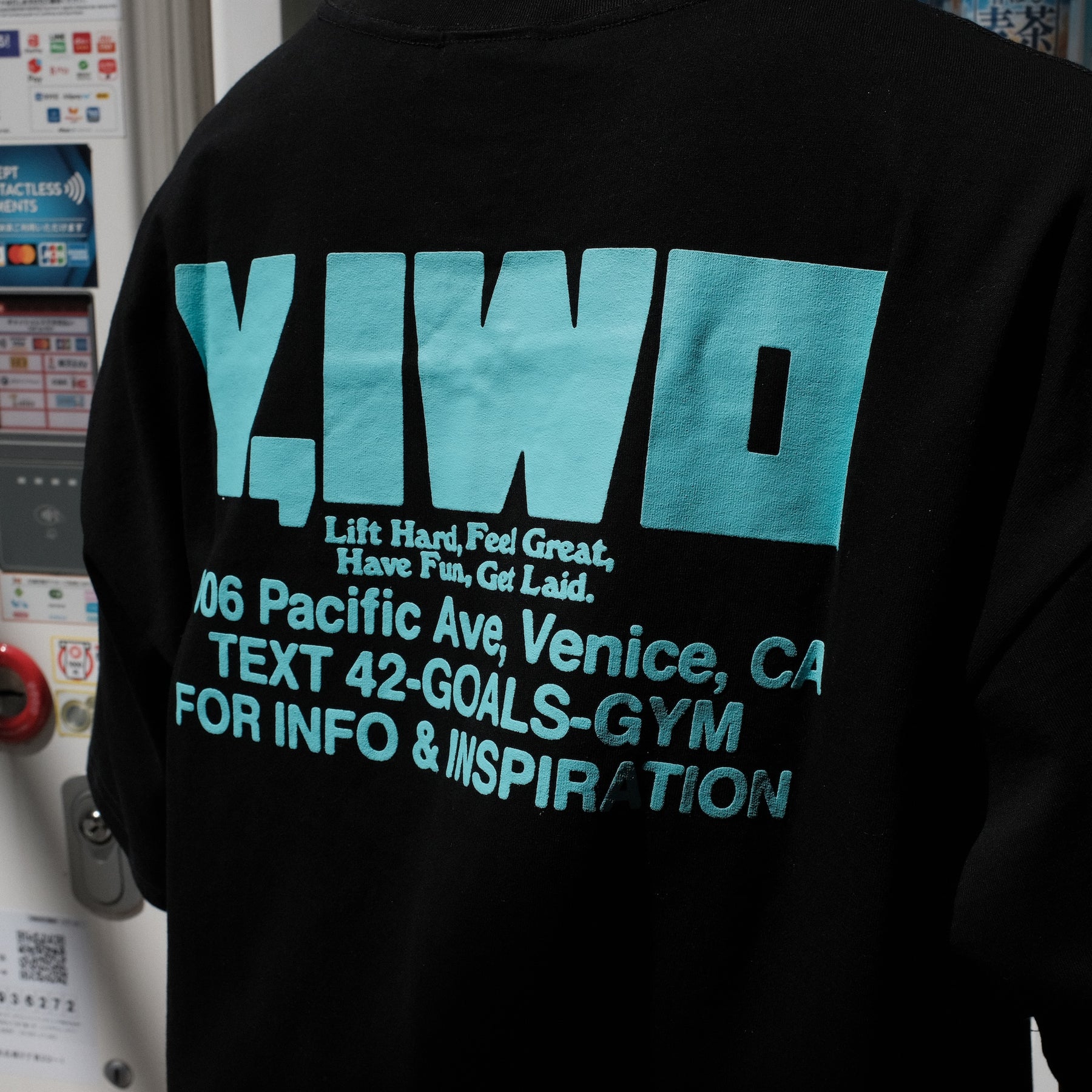Y,IWO / “Totally Awesome” Crop BLACK