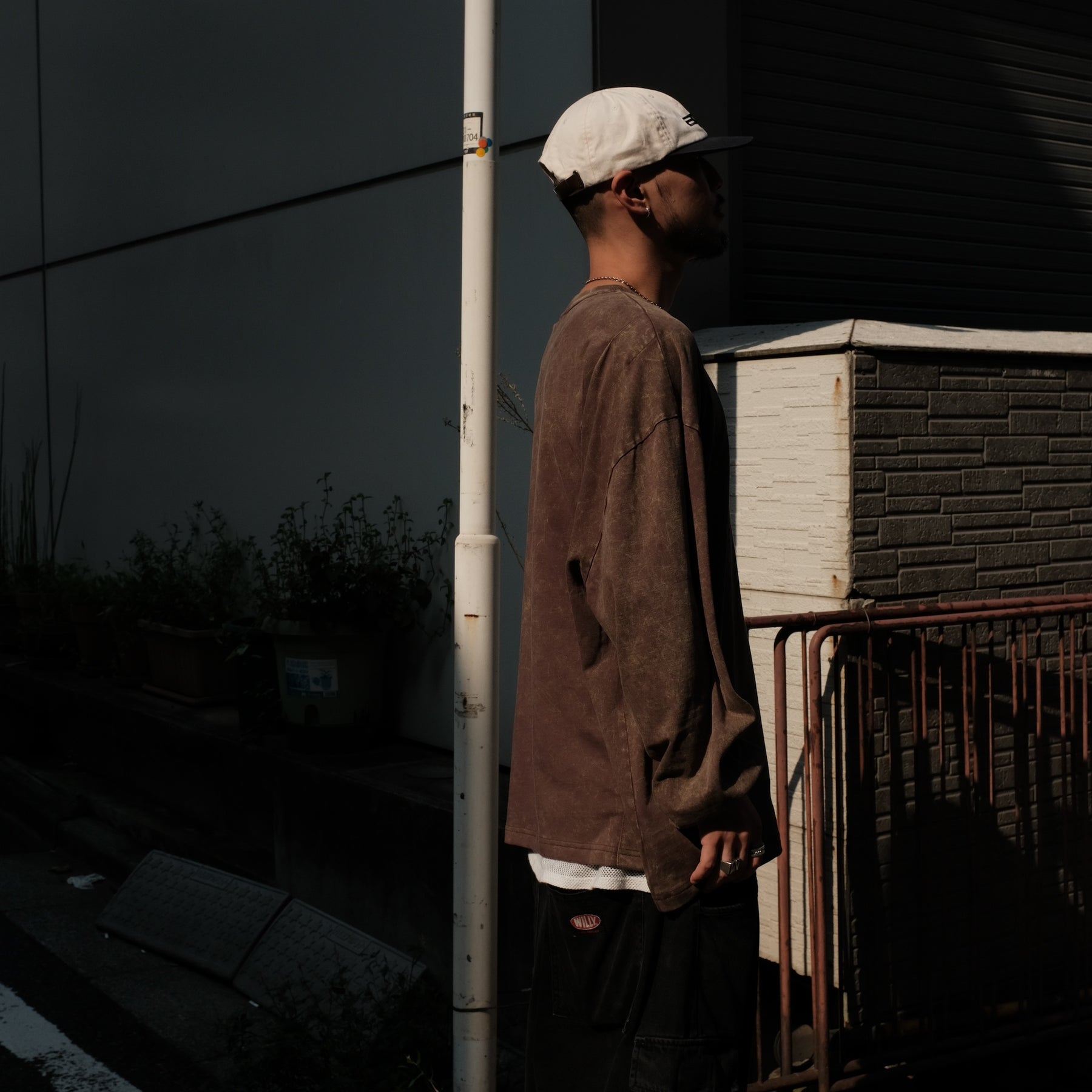 INTODUSK / OVERSIZED LS TEE WASHED BROWN
