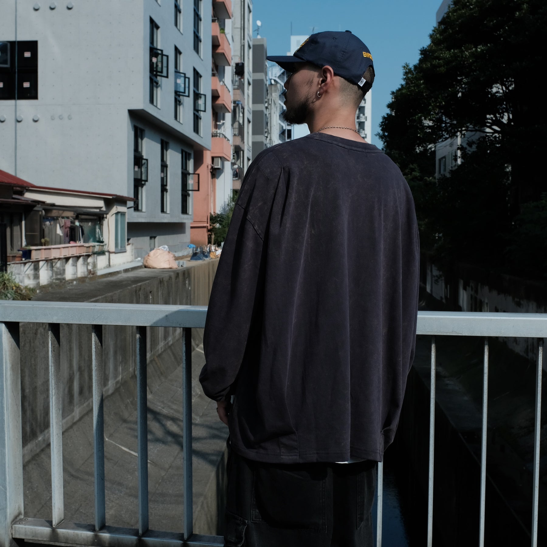 INTODUSK / OVERSIZED LS TEE WASHED NAVY
