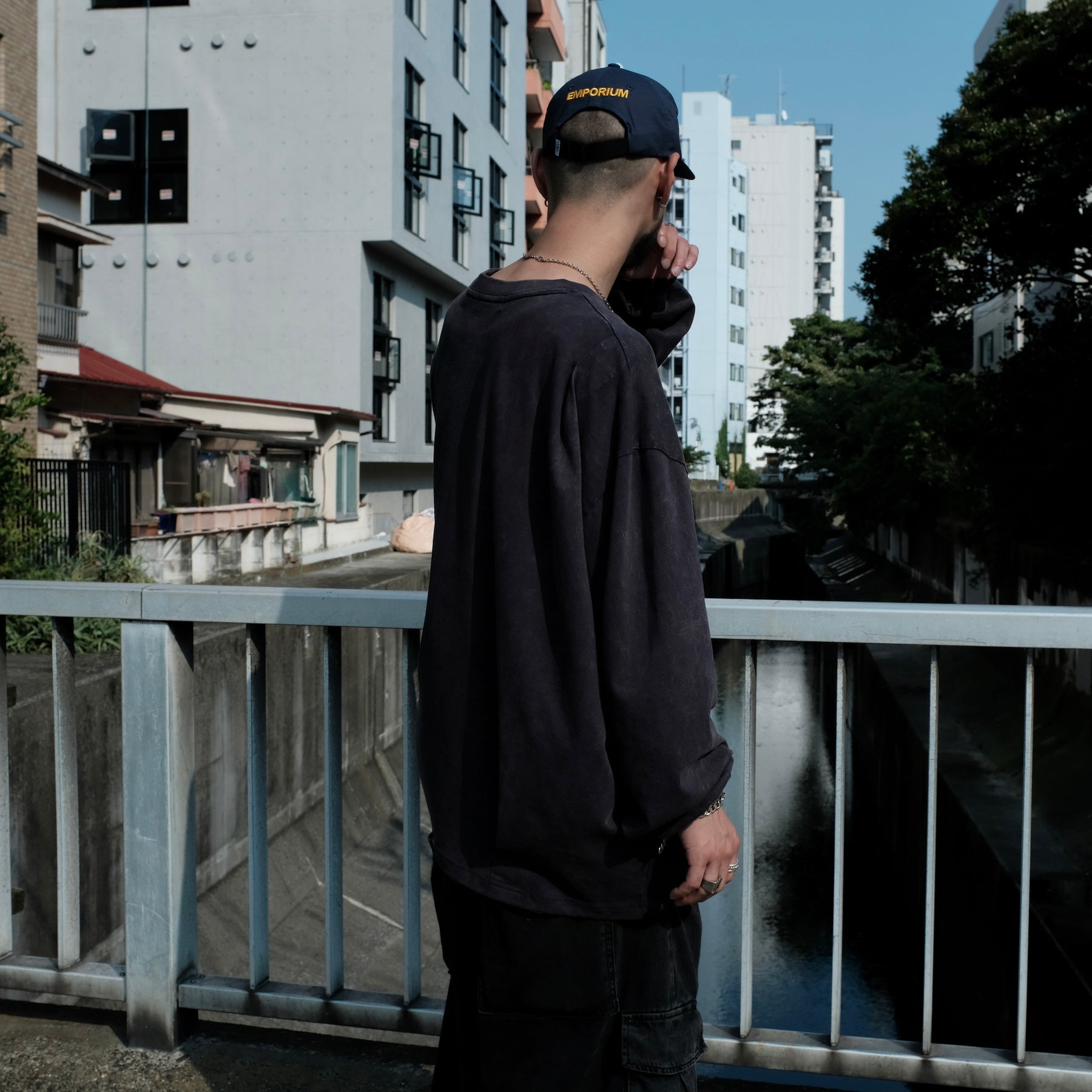 INTODUSK / OVERSIZED LS TEE WASHED NAVY