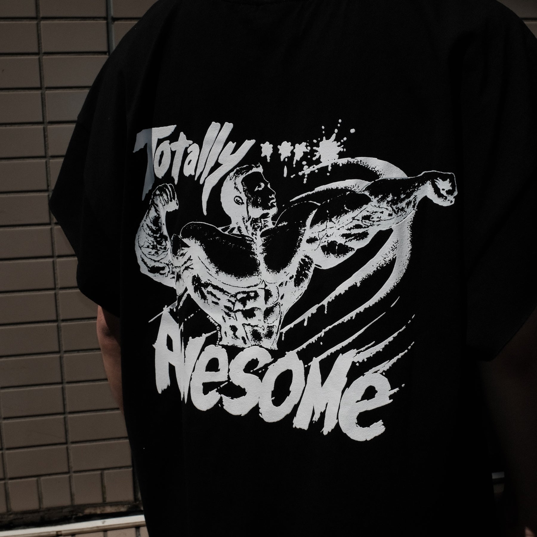 Y,IWO / “Totally Awesome” Cap Sleeve BLACK