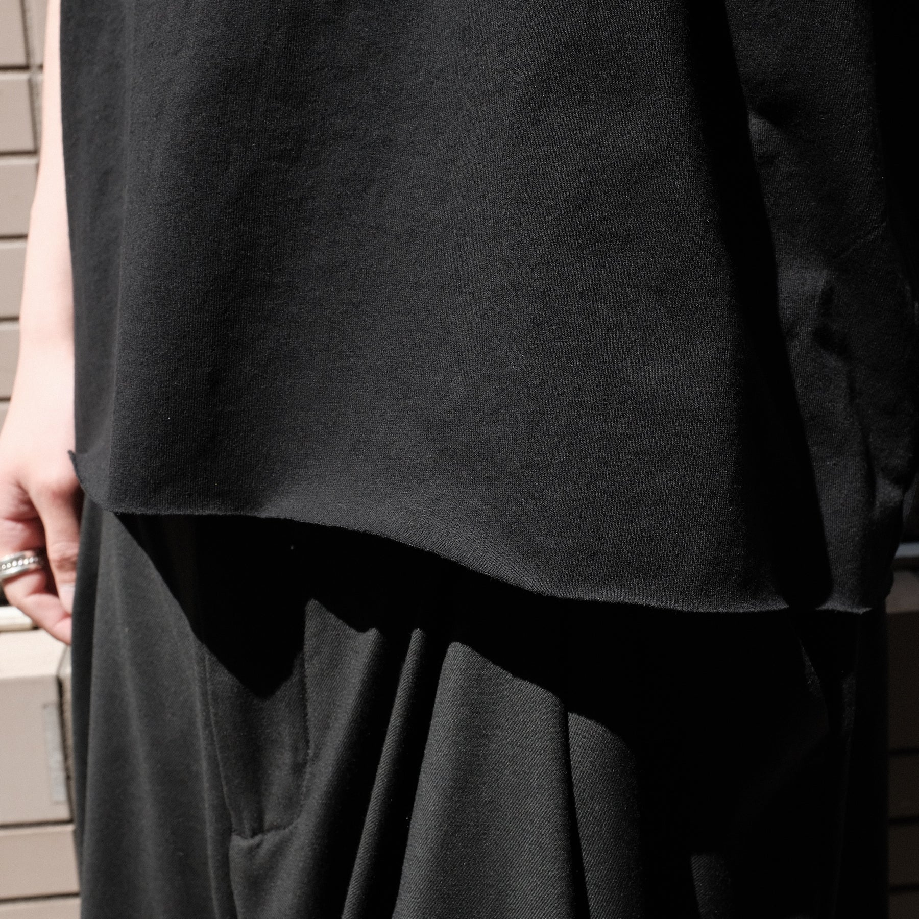 Y,IWO / “Totally Awesome” Cap Sleeve BLACK
